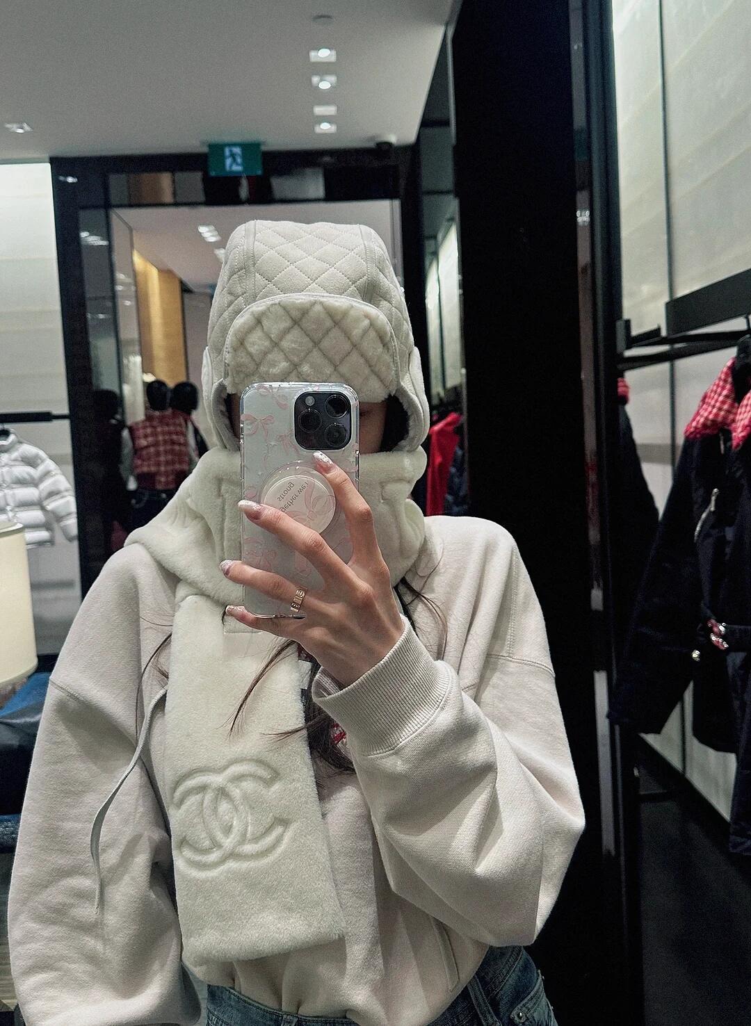 NO:296800,24N ski series new style. Really integrated fur top lambskin Lei Feng hats | Exclusive for high-end customers who like high-end goods. The former 