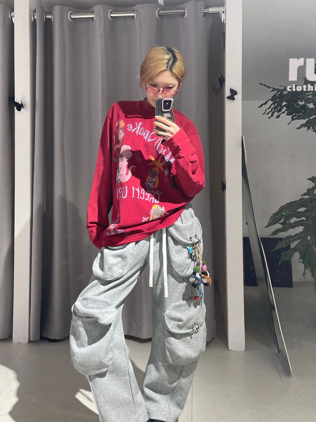 NO:297759,CHEER UP UNIFORM 25Ss early spring new model, snake year limited printed long-sleeved T-shirt丨Exclusive high-end production!  This is simply a New Year's shaping artifact with a new look!  Snake Year limited edition!  Pure cotton material and oversize style are simply too easy to wear!  Both appearance and comfort!  All four seasons are a must-have for everyone!  The babies in the Year of the Snake rushed directly!  Whether worn alone or in the autumn and winter, it is very nice!  S/M/L, versace,tees,t-shirt,alexander wang19860909批 CHEER UP UNIFORM 25Ss早春新款 蛇年限定印花长袖T恤丨独家高版出品！这件简直就是新年凹造型神器新年新气象！蛇年限定款！纯棉材质配合oversize版型简直不要太好穿！颜值与舒适兼具！四季款的单品 人手必备！蛇年宝宝们直接冲！无论单穿或者秋冬内搭叠穿都是非常nice！现货发售S/M/L,,versace,tees，t-shirt,alexander wang,Women's clothing