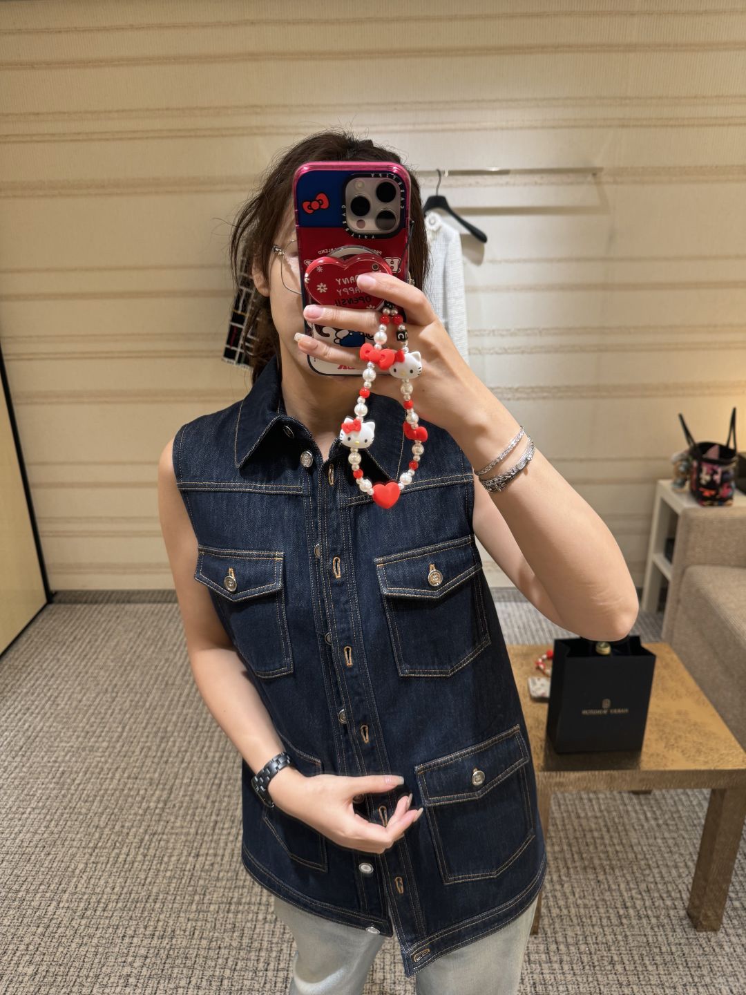 NO:296587,Crack Chane* 25C ​​early spring new style native denim vest jacket丨Exclusive yb development!  High-end production!  The workwear four-pocket design H-style style is high-end and fashionable!  The temperament and celebrity style can be sweet or salty!  Customized hardware buckles are beautiful!  Enzyme washing and washing process!  Fashionable and high-end tone!  White and rich beauty must-have items. Workmanship quality depends on the details. S/M/L is available in stock, chanel, jackets & coats, alexander wang19860909批 Chane* 25C早春新款 原生色牛仔马甲外套丨独家yb开发！高版出品！工装四口袋设计H版型高级又时髦！气质名媛风可甜可盐！定制五金扣绝美！酵素洗水洗水工艺！时髦又高级的调调！白富美必入单品.做工品质看细节.现货发售S/M/L,,chanel,jackets & coats,alexander wang,Women's clothing