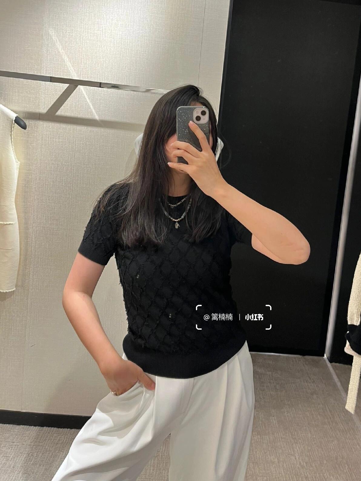 NO:296599,Short-sleeved batch Long-sleeved batch Chane* 24K autumn and winter new style Beard tassel sweater | Exclusive yb development!  High-end production!  This is a super-fine cashmere color spinning. The thinner the cashmere yarn, the more expensive it is. Each color of cashmere yarn needs about 20 days to color spinning. This also shows our ultimate pursuit of quality. Real good things are worth waiting for. Use Japanese Sima 18-needle knitting, bottom, needle turning, flying thread technology, finished clothes and hand-cut fringe cutting, and then hand-cut fringe cutting, and it must be processed to achieve the effect of fleece balls before it can be sold on the spot. S/M/L, chanel, sweaters, T-shirt, alexander wang19860909短袖批 长袖批Chane* 24K秋冬新款 须须流苏毛衣丨独家yb开发！高版出品！这款是色纺超细羊绒.羊绒纱越细越贵每一种颜色的羊绒纱线色纺都要 20 天左右,这也正说明了咱们对品质的极致追求,真正的好东西是值得等待的.选用日本司马机18针编织,底面、翻针、飞线工艺,成品衣再进行手工剪流苏的须须效果,而且须须要处理达到绒团效果才可以现货发售S/M/L,,chanel,sweaters,T-shirt,alexander wang,Women's clothing