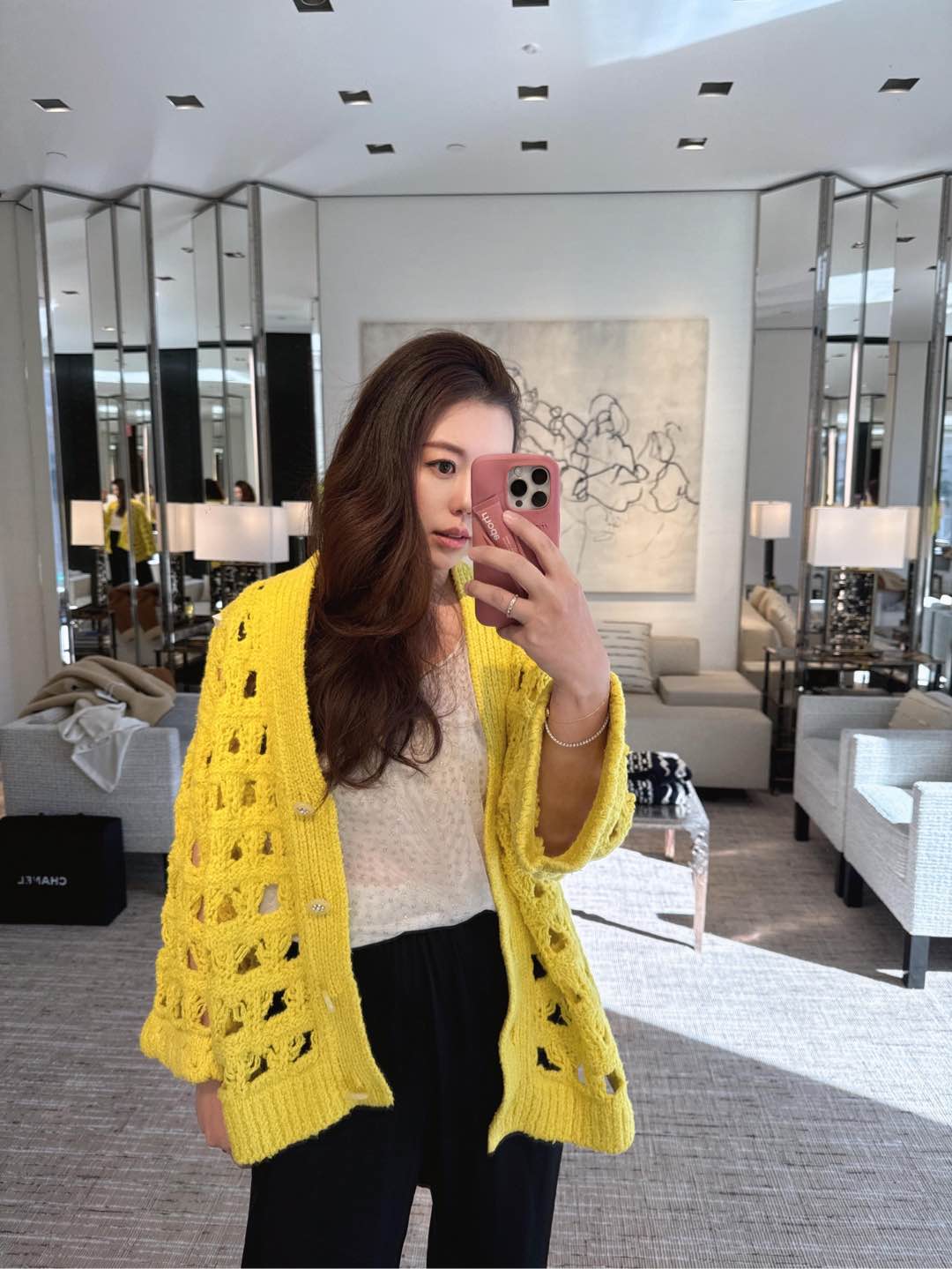 NO:294591,Batch Chane* 25c early spring new product, super heavy craft crochet design woven cardigan丨Exclusive high-end product!  A beautiful little fairy white and rich beauty artifact!  Lazy and casual loose style, retro temperament, luxurious and high-end. The original custom rhinestone button design is classic double pocket H-shaped style versatile and fashionable and high-end!  Details are comprehensive and perfect for the workmanship quality. S/M/L, chanel, alexander wang is available in stock19860909批 Chane* 25c早春新品 超重工艺钩花设计编织开衫丨独家高版出品！绝美小仙女白富美神器！慵懒随性宽松版型,复古气质奢华又高级.原版定制水钻纽扣设计经典双口袋H版型百搭不挑人时髦又高级！细节全面到位完美做工品质.现货发售S/M/L,,chanel,alexander wang,Women's clothing