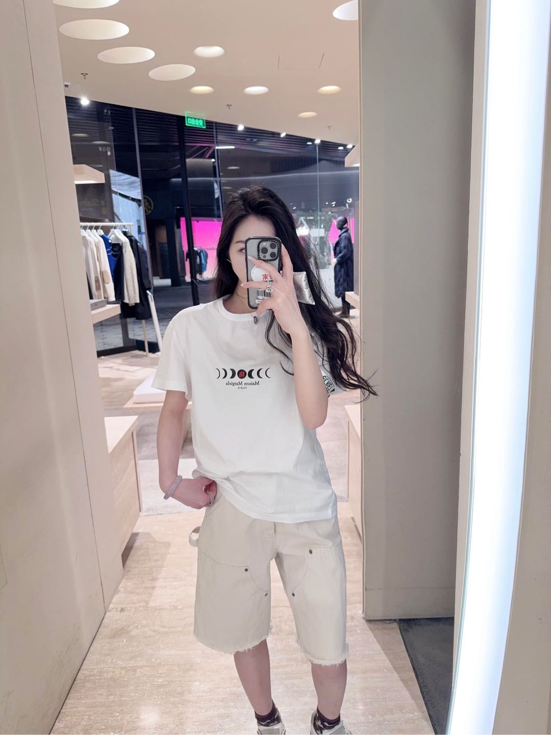 NO:295458,Mais*nMargiela Majijia Snake Year Limited Printed Short-Sleeve T-shirt | Exclusive High-Performance Production!  This is definitely a must-have item for everyone!  Overall custom tailoring design!  Combined with comfort!  Hold on to the high-end outfit!  The classic white is super versatile, whether worn alone or under the base!  Customized fabric texture is super good and versatile in all seasons!  I must stock up on babies every year!  Big recommendation!  I really let a hundred hearts go!  S/M/L, T-shirt,tees,t-shirt,alexander wang19860909批 Mais*nMargiela马吉家 蛇年限定印花短袖T恤丨独家高版出品！这款绝对是人手必备的单品！整体定制裁剪设计！与舒适度兼具！高级感穿搭拿捏住了！经典的白色超级百搭无论单穿或者打底都很绝！定制面料质感超级赞四季百搭的单品！每年都必囤宝宝们！重磅推荐！真的放一百个心冲了！现货发售S/M/L,,T-shirt,tees，t-shirt,alexander wang,Women's clothing