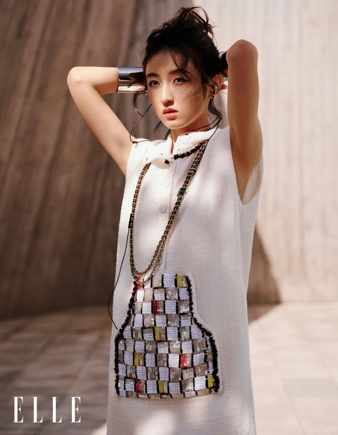 NO:297381,Batch Chane* 25c early spring new style hooded sequin sleeveless rough hooded dress 丨Exclusive high-end production!  Imported coarse wool woolen material, comfortable and stylish, high-quality texture, hooded sleeveless vest skirt, neckline surrounded by black and white knitted edge-binding button design, front side pocket with contract edge-binding decoration, advanced and coordinated style, irregularly distributed colored white sequins interwoven, shining and charming, elegant temperament, straight-tube style, outfit to accommodate body shape, slim and fashionable, luxury knitted texture, layered sweaters in autumn and winter, single wear in spring and summer, workmanship quality depends on details!  S/M/L, Chanel, skirts, sweaters, hats, alexander wang19860909批 Chane* 25c早春新款 连帽亮片无袖粗纺连帽连衣裙丨独家高版出品！进口粗纺羊毛呢材质 舒适有型 质感上乘 连帽无袖背心裙 领口环绕黑白编织捆边半开襟钮扣设计 配合同款捆边装饰的前侧插兜 风格高级协调 不规则分布的彩色白色亮片交织 闪耀迷人 气质优雅 直筒版型 穿搭包容身形 显瘦时髦 编织纹理奢华倍增 秋冬叠穿毛衣 春夏单穿 做工品质看细节！现货发售 S/M/L,,chanel,skirts,sweaters,hats,alexander wang,Women's clothing