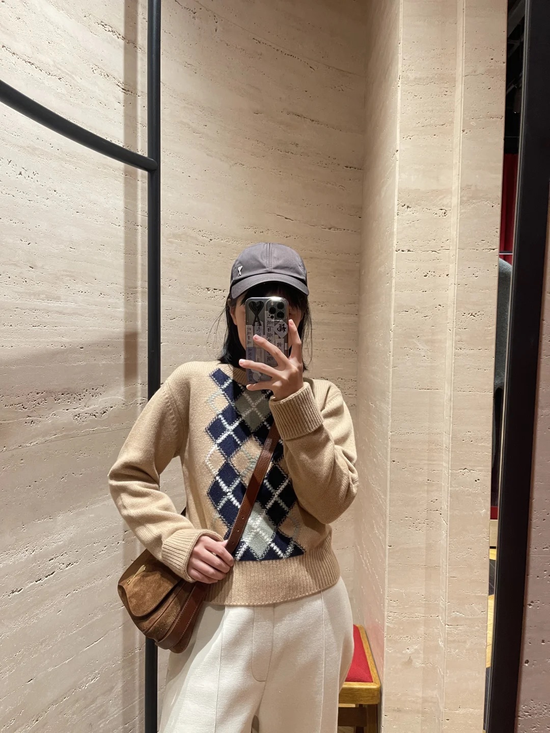 NO:297323,Batch Ami Pa*is 24Fw autumn and winter new style college style diamond plaid sweater | Exclusive yb development!  High-end production!  90 Meinu Wool 10 cashmere, yarn is soft, delicate and glutinous!  The imported loom from Germany has a tight weaving method and a delicate texture. The texture is invincible, soft, solid and exquisite, creating a lazy and casual casual and fashionable feeling!  S/M/L, alexander wang19860909批 Ami Pa*is 24Fw秋冬新款 学院风菱格纹针织衫丨独家yb开发！高版出品！90美丽奴羊毛 10的羊绒,纱线打造轻柔细腻又有筋！德国进口织机,织法紧密细致纹路质感无敌心柔糯扎实精致感满满 打造处慵懒随性的休闲时尚感！现货发售S/M/L,,alexander wang,Women's clothing