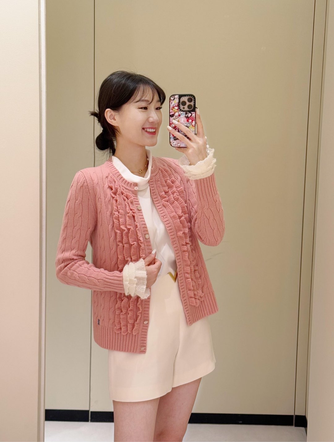 NO:297718,Batch Valentin* 25Ss early spring new style, flared sleeve knitted cardigan jacket丨Exclusive high-end production!  Smooth line design, elegant, intellectual, and very temperament, showing the fashionable and versatile style, full of hair and super soft, not tying the body, will not feel restrained, can be matched with real, the lower body is easy to match with skirts, jeans, etc., which are very nice and stylish, highly recommended. S/M/L is available in stock, valentino, skirts, jeans, jackets & coats, alexander wang19860909批 Valentin* 25Ss早春新款 木耳边喇叭袖针织开衫外套丨独家高版出品！流畅的线条设计 优雅、知性、又很有气质彰显时尚百搭风格毛感十足而且超柔软不扎身上身不会感到束缚,可搭配性real强下半身随意搭配半身裙、牛仔裤等都很nice敲洋气强烈推荐 现货发售S/M/L,,valentino,skirts,jeans,jackets & coats,alexander wang,Women's clothing