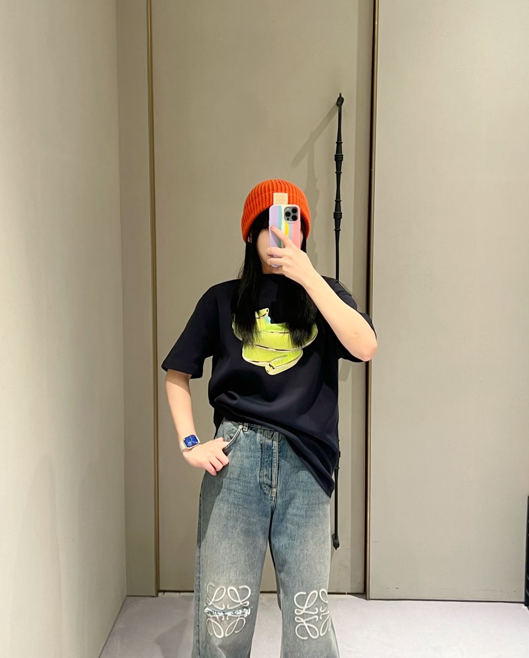 NO:310301,Loew* 25ss early spring new model snake-shaped printing technology cotton loose T-shirt | Exclusive yb development!  High-end production!  The cute little green snake print is so suitable for the New Year!  OS loose style, easy to wear and not picky for people, suitable for all kinds of fashionable styles, the front decoration of the Chinese New Year's lively snake-shaped pattern print means good luck and good luck in the New Year, step by step, both men and women can wear it, sisters, hurry up!  S/M/L, loewe,tees, t-shirt,alexander wang19860909批 Loew* 25ss早春新款 蛇形印花科技棉质宽松T恤丨独家yb开发！高版出品！萌萌哒小青蛇印花太适合过年啦！OS宽松版型,显瘦好穿不挑人,适合各种时髦造型,正面饰中国新年灵动蛇形图案印花,寓意新年吉祥如意,步步高升,男女都可以穿,姐妹们快冲！现货发售S/M/L,,loewe,tees，t-shirt,alexander wang,Women's clothing