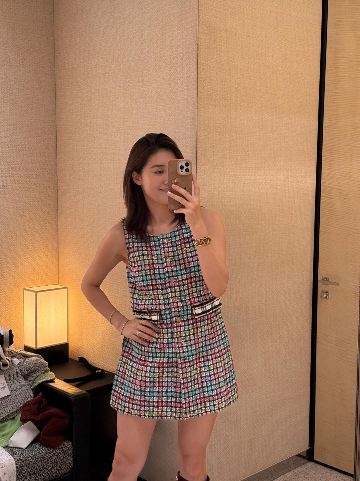 NO:313773,Chane* 25P early spring new style Heavy Industry woven bead sheet dress丨Exclusive high-end production!  Peach heart-collar vest dress can also be worn as a vest jacket. The large body is based on large area of ​​colored plaids. The visual tone is low-key and full of artistic sense. The bright color heavy-work beads are folded with pocket embellishment. The overall shape is very expensive. The front closure buttons focus on highlighting details. The rich visual highlights successfully break the dullness. Create the brand's exclusive temperament and socialite style. S/M/L is available in stock, chanel, skirts, jackets & coats, alexander wang19860909Chane* 25P早春新款 重工编织珠片连衣裙丨独家高版出品！桃心领马甲连衣裙 也可作为马甲外套穿搭 大身以大面积彩色格纹为基础 视觉基调低调充满艺术感 穿插亮色重工珠片翻盖口袋点缀 整体造型贵气十足 前襟印刻钮扣着重突出细节 丰富视觉亮点成功打破沉闷感 打造品牌专属气质名媛风格 现货发售S/M/L,,chanel,skirts,jackets & coats,alexander wang,Women's clothing