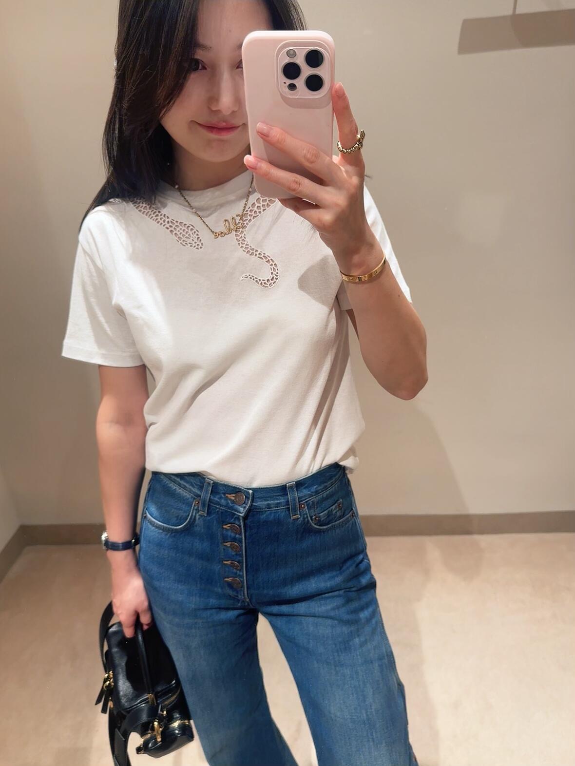 NO:317234,Chlo* 25Ss early spring new style, Lingser embroidered hollow short-sleeved T-shirt丨Exclusive high-end production!  The classic small loose body does not limit the body and will not be too fat. The upper body is super body proportions and slimming. The customized fabric has a high-quality comfort!  Impeccable fabrics and excellent styling design are perfect for sale in stock S/M/L, chloe, T-shirt, tees, t-shirt, alexander wang19860909批Chlo* 25Ss早春新款 灵蛇刺绣镂空短袖T恤丨独家高版出品！经典小宽松不限制身材也不会过于肥大 上身超级显身材比例又显瘦定制面料有着高质感的舒适度！无可挑剔的面料搭配优秀的版型设计简直完美现货发售S/M/L,,chloe,T-shirt,tees，t-shirt,alexander wang,Women's clothing
