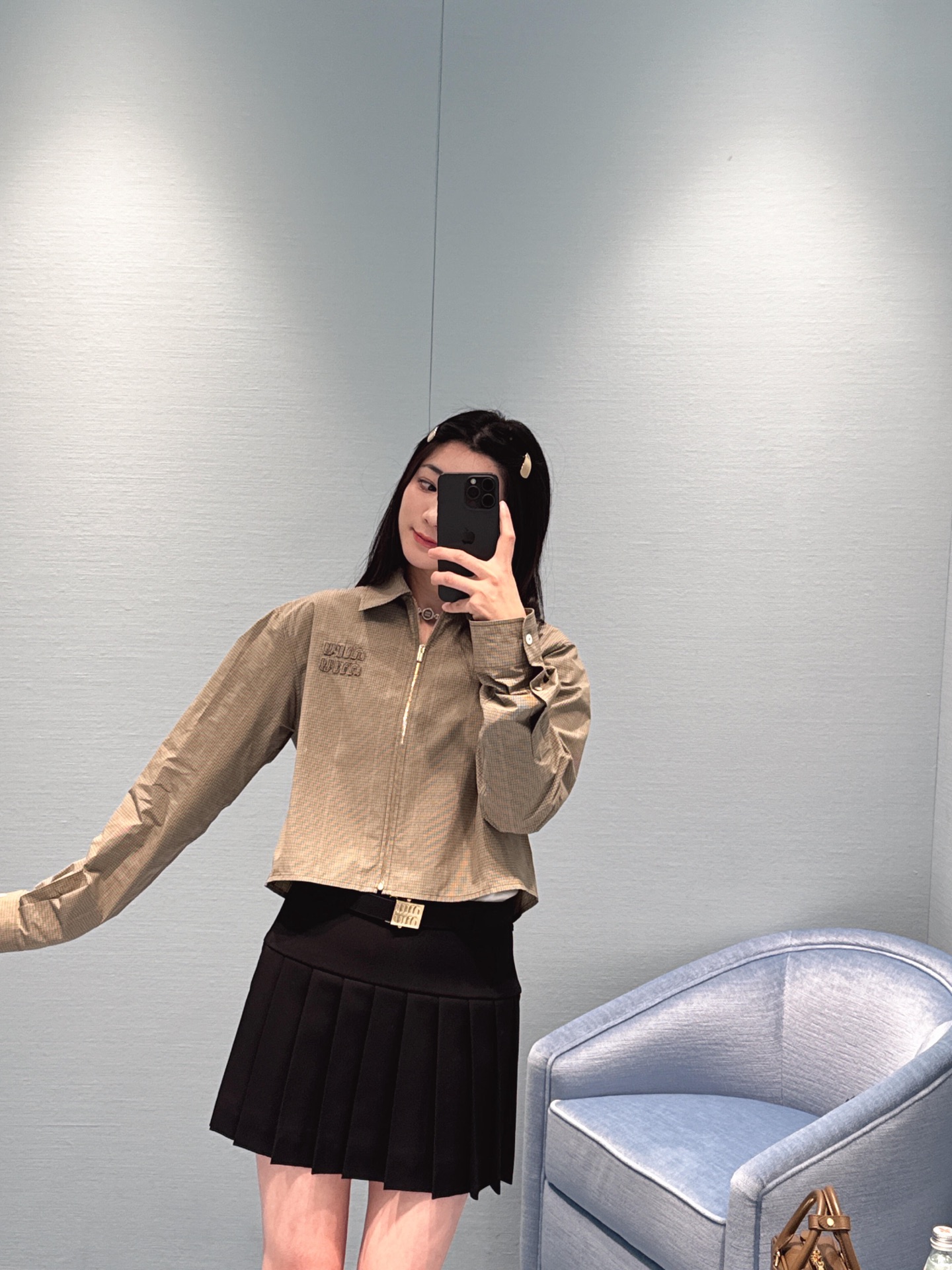 NO:315576,Batch Miumi* 25Ss early spring new style, fashionable retro checked lapel zipper shirt丨Exclusive yb development!  High-end production!  Custom fabrics with excellent texture, no monotony in details, casual and casual feel, no body picking, easy to control!  Don’t miss a distinctive shirt that can be worn at all times. It’s a must-have for a high-end feeling!  A whole baby is on sale S/M/L, miumiu,shirts,alexander wang19860909批 Miumi* 25Ss早春新款 洋气复古格纹翻领拉链款衬衫丨独家yb开发！高版出品！定制面料 质感绝绝子 细节又不显得单调 随性休闲feel,不挑身材 轻松驾驭！可以时时刻刻穿得出去的有特点的衬衣真的别错过.妥妥的高级感必须！一整个爱住宝宝们冲呀现货发售S/M/L,,miumiu,shirts,alexander wang,Women's clothing