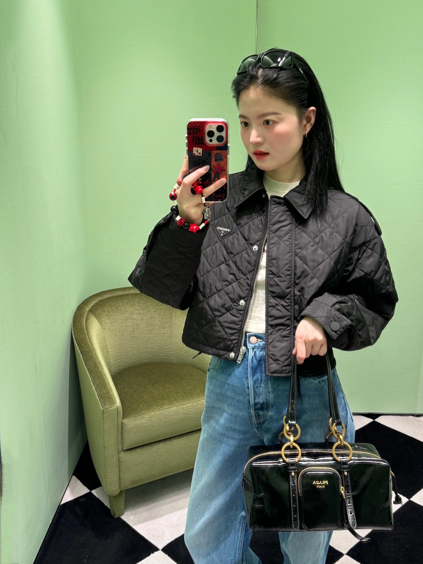 NO:315628,Prad* 25Ss early spring new model, lapel diamond pattern short cotton jacket | Exclusive yb development!  High-end production!  Diamond matte cotton craft, iconic triangular metal logo decoration on the chest, presenting brand concept, classic style with closed eyes, not picky at all, fashionable and warm, short and loose style, the upper body makes it look slimming and long legs, very good match, S/M/L,,prada, jackets & coats,alexander wang19860909批Prad* 25Ss早春新款 翻领菱格纹短款棉服外套丨独家yb开发！高版出品！菱格夹棉工艺 胸前标志性三角金属徽标装饰 呈现品牌理念 闭眼入的经典款 完全不挑人穿 时髦与保暖兼具 短款宽松版型 上身就是显瘦显腿长 很好搭配 现货发售S/M/L,,prada,jackets & coats,alexander wang,Women's clothing