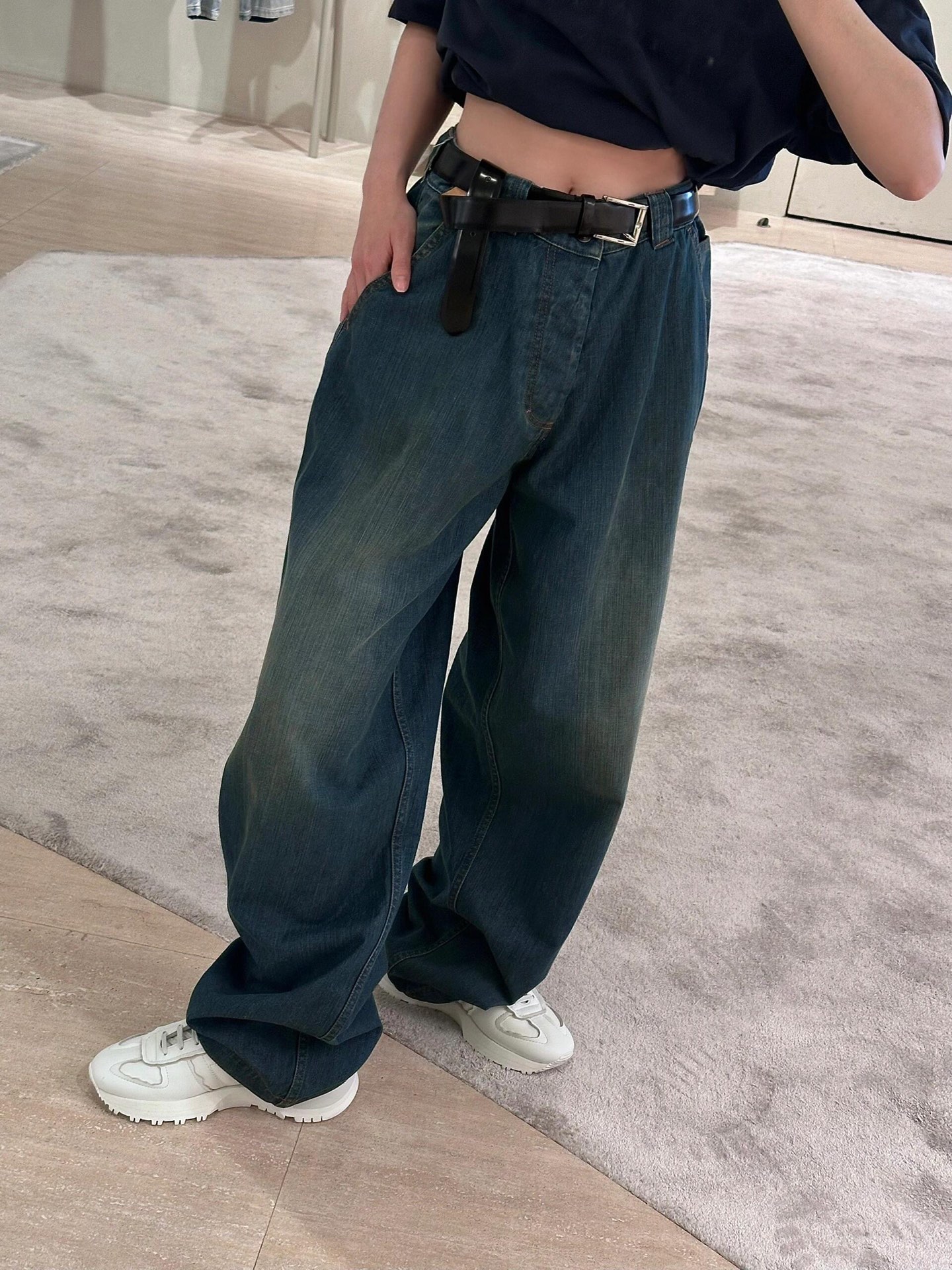 NO:307156,Maison Margi*la 25Ss early spring new MM6 tooling jeans | Exclusive high-end production!  Why is Majila so handsome in gender flow? Who is it that can be both mother and man?~ It’s soft and not the kind of tension that ordinary denim is so tight. Brass-washed jeans. This high-end color scheme is clearly played with. It is the most special item in your closet. It is also a versatile classic!  Texture and comfort coexist. S/M/L is available in stock, masion margiela,masion margiela,jeans,alexander wang19860909批 MaisonMargi*la 25Ss早春新款 MM6工装牛仔裤丨独家高版出品！马吉拉的性别流动怎么那么帅 到底是谁又可以娘又可以Man~~软软的不是一般牛仔被那种绷感 黄铜水洗的牛仔裤 这高级配色 玩的明明白白 是你衣橱里最特别的单品 又是百搭的经典！质感与舒服是并存的 现货发售S/M/L,,masion margiela,masion margiela,jeans,alexander wang,Women's clothing