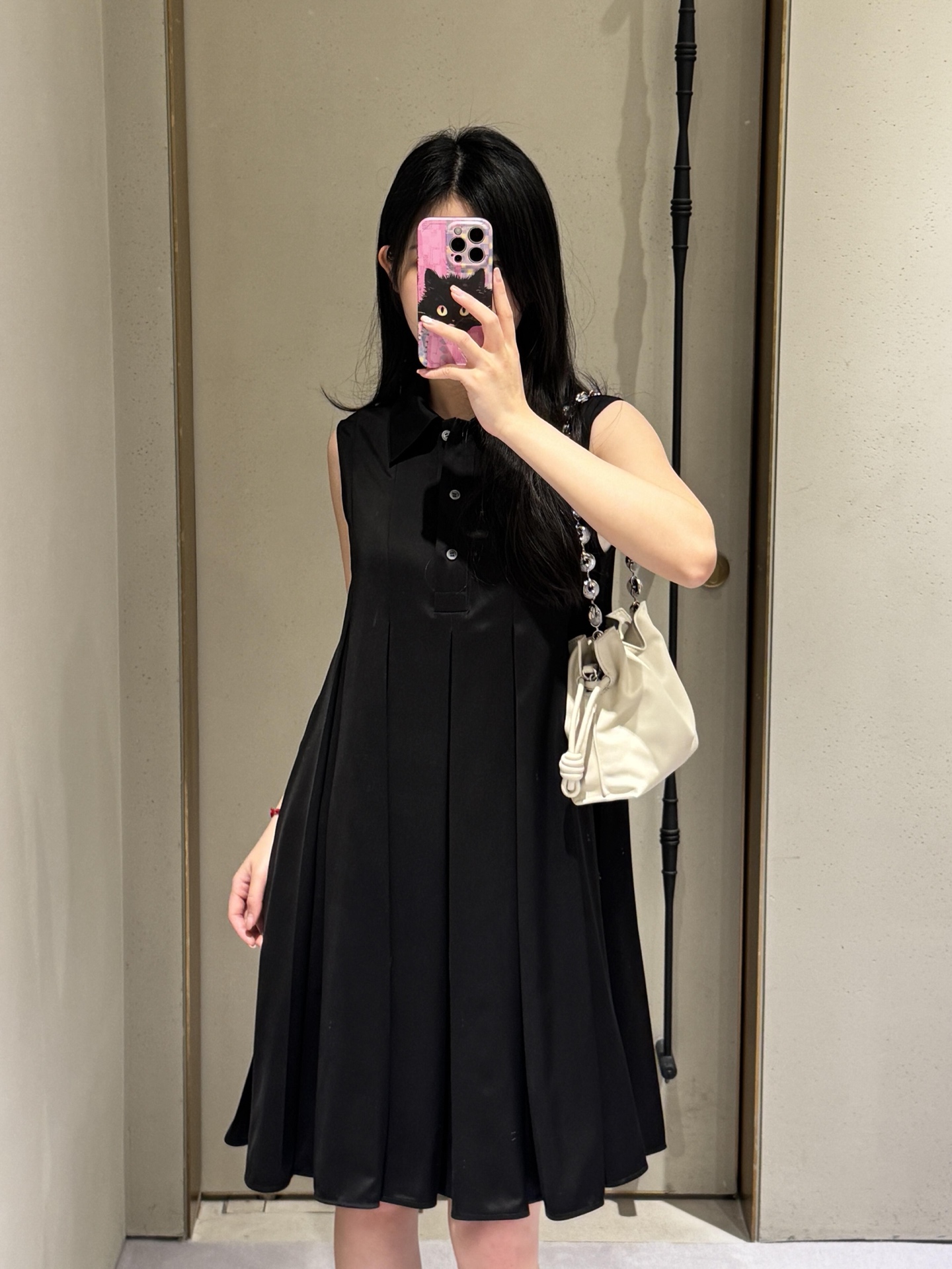 NO:309712,Loew* 25Ss early spring new style black simple style polo collar sleeveless dress 丨Exclusive high-end production!  The minimalist style clean version comes with the texture of the gentle filter and the elegance of calmness. The upper body effect is simply the temperament and the absolutely beautiful!  The style is versatile and easy to control~ Customized fabric, the upper body is super comfortable!  The overall cut style is clean and neat and high-end!  Jimei and others act quickly and sell S/M/L in stock, loewe, skirts, alexander wang19860909批 Loew* 25Ss早春新款 黑色简约风马球领无袖连衣裙丨独家高版出品！极简风格的净版自带温柔滤镜的质感和不动声色的优雅,上身效果简直就是气质开挂绝对美美哒！版型百搭好驾驭～定制面料 上身超舒服！整体剪裁版型干净利落又高级！集美们赶紧行动 现货发售S/M/L,,loewe,skirts,alexander wang,Women's clothing