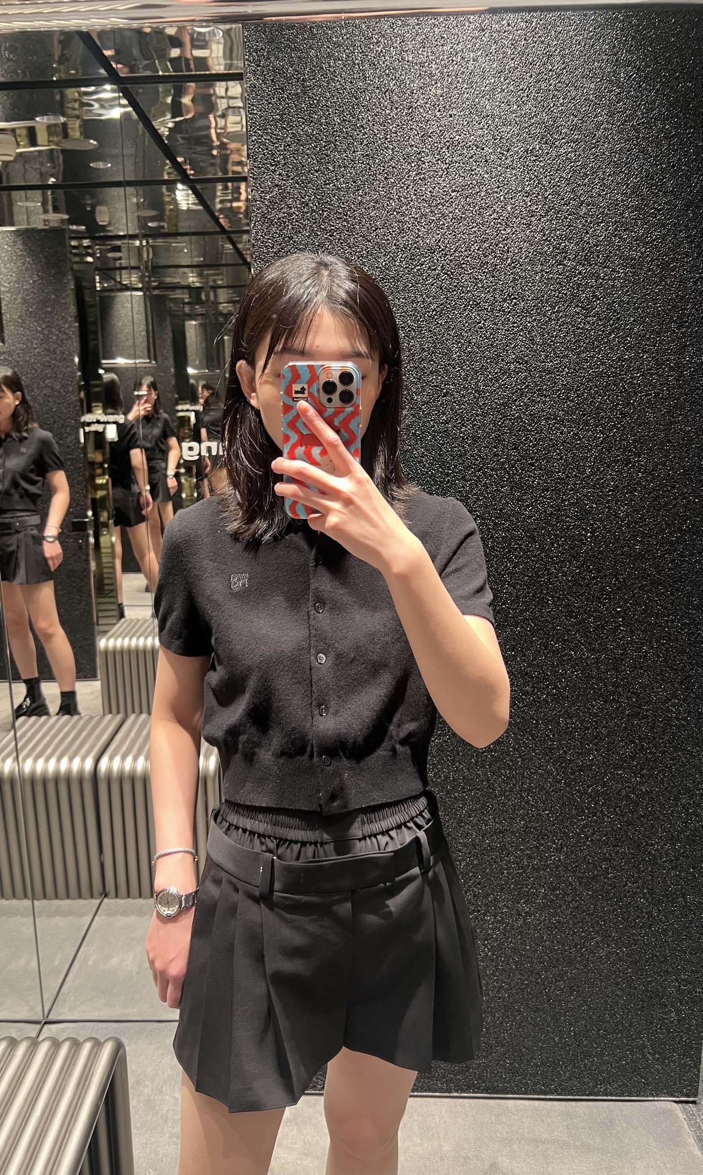 NO:309735,Alexand*r wang 25Ss early spring new style double waist design tooling style pressed pleated shorts丨Exclusive yb development!  High-end production!  The elastic waist is removable and designed with a super slim upper body!  Custom imported worsted suit fabric has a great texture!  A versatile and undeniable artifact that is extremely good!  Highly recommend your own version!  The original custom workmanship quality depends on the details!  S/M/L, shorts, business suit, alexander wang19860909批Alexand*r wang 25Ss早春新款 双腰头设计工装风压褶短裤丨独家yb开发！高版出品！松紧腰可拆卸设计版型上身超显瘦！定制进口精纺西装面料质感超赞！百搭不挑人大长腿神器绝绝子！强烈推荐自留款！原版定制做工品质看细节！现货发售S/M/L,,shorts,business suit,alexander wang,Women's clothing