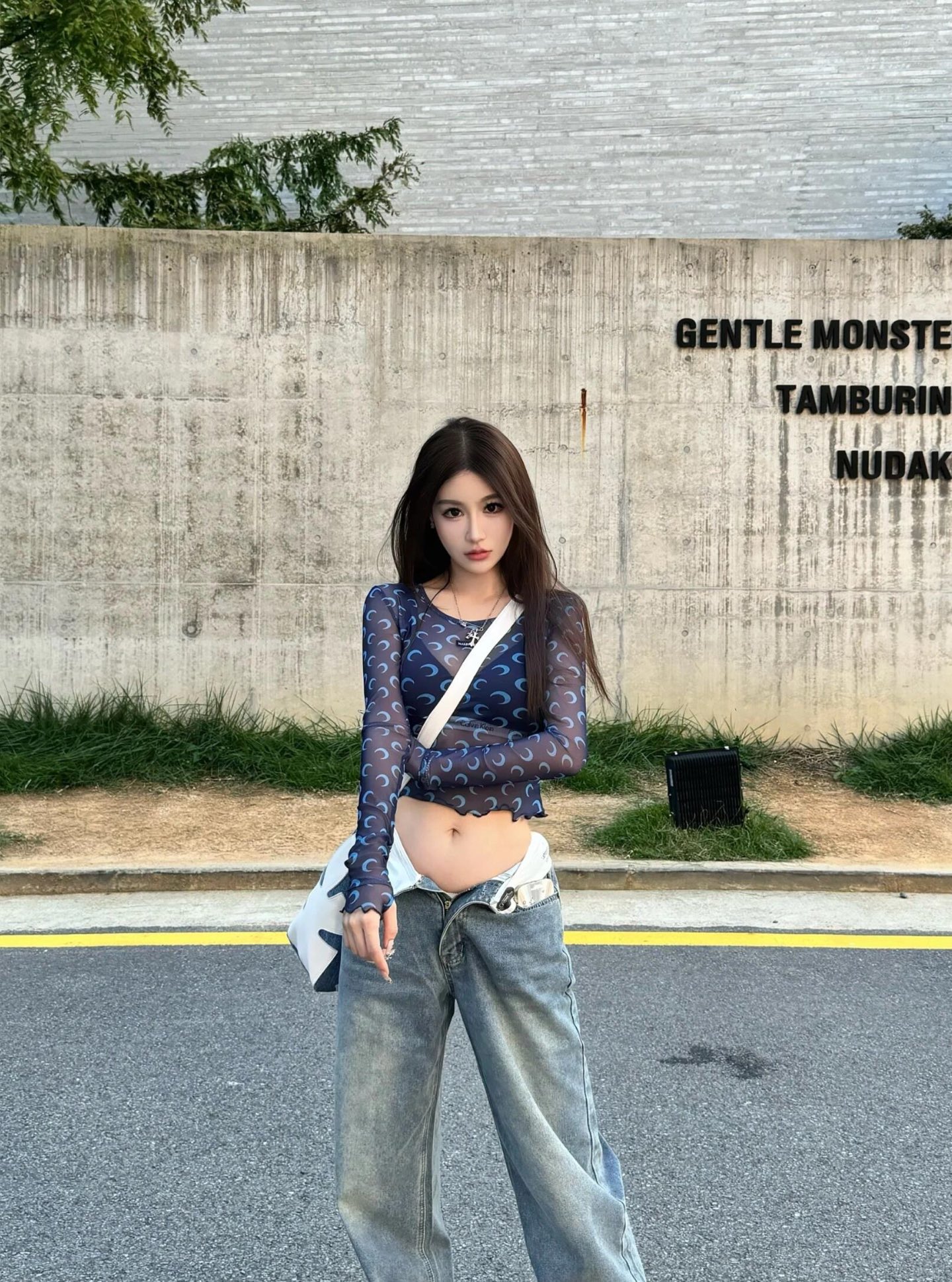 NO:309745,Marine Se*re 25Ss early spring new style Moon print long-sleeved base pullover | Exclusive high-end production!  The elements of the moon are so fashionable. Good daily wear. Sweet salt and super comfortable and casual. They are also a brand of private clothing that you often wear. Single or inner wear are good choices. S/M/L, alexander wang19860909批Marine Se*re 25Ss早春新款 月亮印花长袖打底套头衫丨独家高版出品！月亮的元素好时髦 日常好穿搭 盐甜 超舒服休闲 也是经常穿的私服牌子 单穿或内搭都是很好的选择哦.现货发售 S/M/L,,alexander wang,Women's clothing