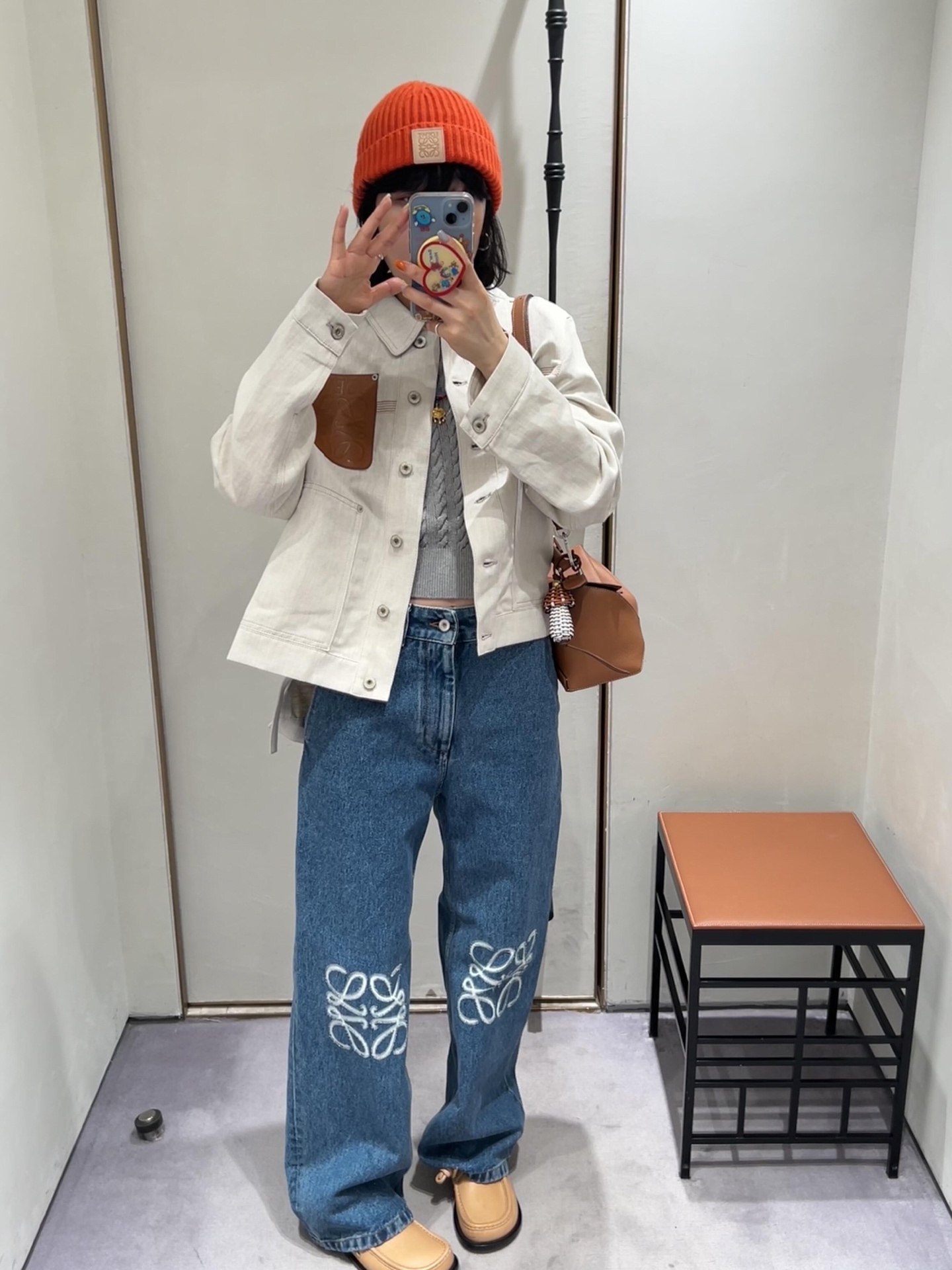 NO:309732,Loew* 25Ss early spring new style classic laser hollow straight jeans | exclusive yb development!  High-end production!  ZP has been purchased for a long time and is made of washing tannin cloth. Anagram has been decorated with hollowed-out Anagram three times. Finally, it is adjusted to the perfect version. It can be called a slimming tool. It looks very beautiful and perfectly restored. YB's L*EWE embossed cowhide label patch, and the exclusive hardware buckle with a very high production cost. The nostalgic and retro washing blue is fashionable and high-end texture. The medium and high waist style is very comfortable. It is definitely the kind of model you fall in love with at first sight. On sale in stock 26/27/28/29, loewe, jeans, cowhide, alexander wang19860909批 Loew* 25Ss早春新款 经典款激光镂空直筒牛仔裤丨独家yb开发！高版出品！ZP购入久等啦采用水洗单宁布制成,膝盖处饰有镂空Anagram出了三次样板 最后才调整到完美的版型可以称为显瘦神器随便怎么搭配都超好看完美还原了 YB的 L*EWE 压纹牛皮革标签贴片,以及独家开模的五金扣制作成本非常高怀旧复古的水洗蓝时髦高级质感超级好,中高腰版型,上身非常舒服绝对是那种一眼就爱上的款 现货发售26/27/28/29,,loewe,jeans,cowhide,alexander wang,Women's clothing