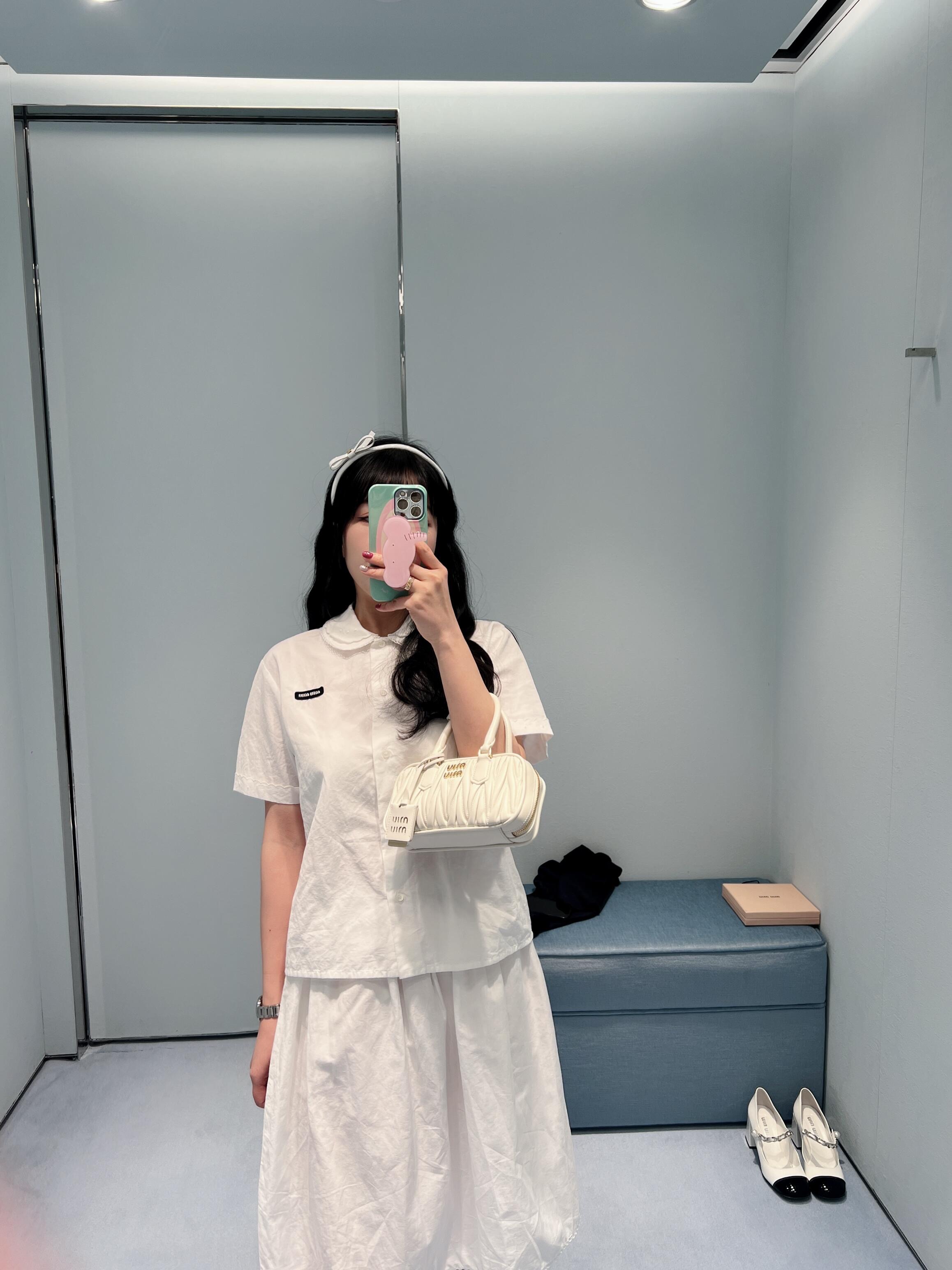 NO:310778,Shirt batch Skirt batch Miumi* 25Ss spring and summer new style Intellectual molecular college style double-layer collar white shirt   lace white skirt | Exclusive yb development!  High-end production!  Custom imported wash cotton has a great texture!  The embroidered lace design is sweet and cool, and it has a age-reducing outfit. It is not picky about people and looks huge and slim on the upper body!  Three-dimensional tailoring technology, perfect workmanship quality depends on details!  S/M/L, miumiu, skirts, shirts, alexander wang19860909衬衫批 半裙批 Miumi* 25Ss春夏新款 知性分子学院风双层领白色衬衫 花边白色半裙丨独家yb开发！高版出品！定制进口洗水棉质感超赞！刺绣花边设计甜酷兼备减龄穿搭.不挑人版型上身巨显瘦！立体剪裁工艺,完美做工品质看细节！现货发售 S/M/L,,miumiu,skirts,shirts,alexander wang,Women's clothing