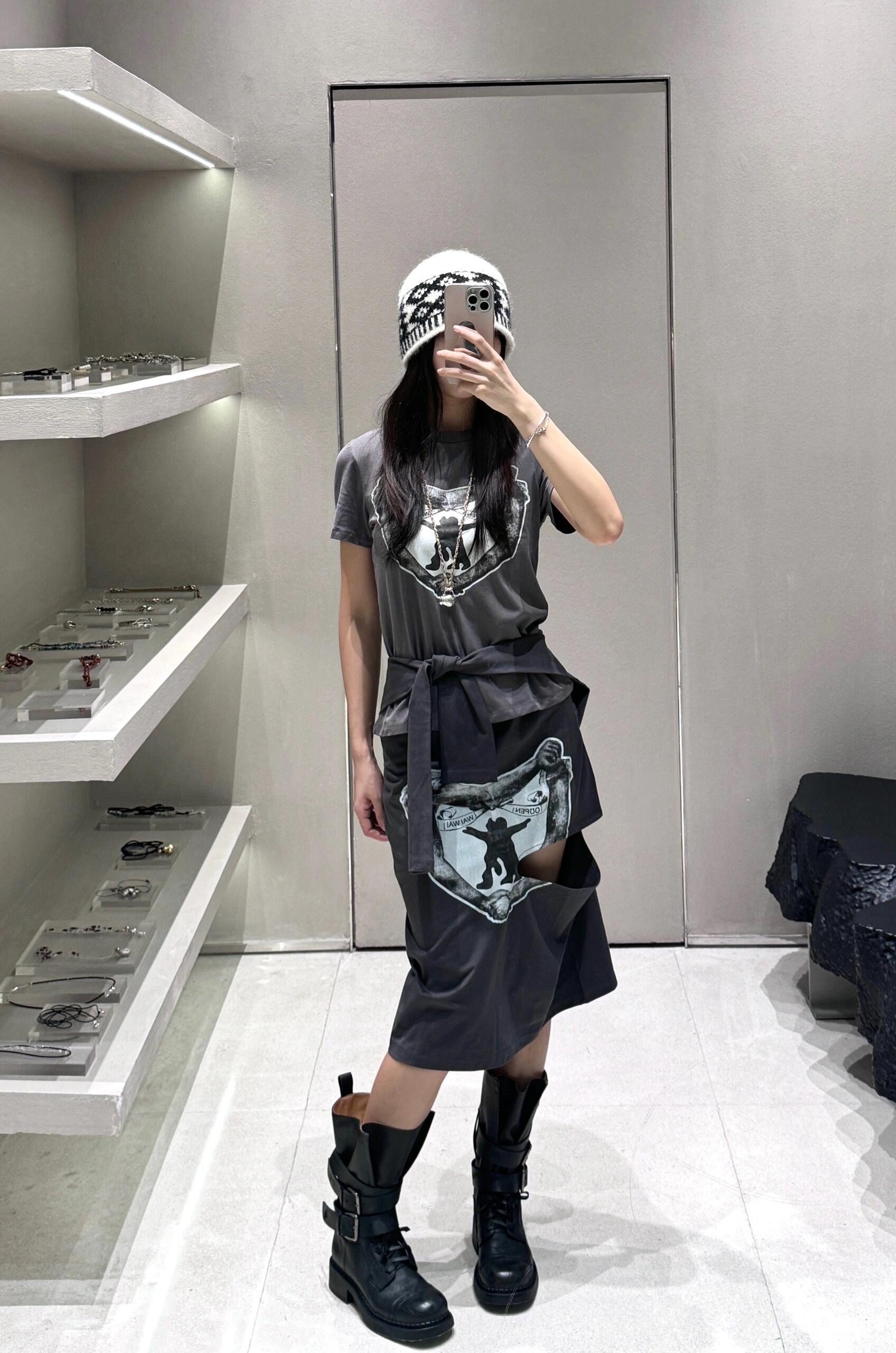 NO:311318,Batch OPEN YY 25Ss early spring new style strap design irregular hollow straight skirt丨Exclusive high-end production!  Unique and amazing cut design, it is absolutely suitable for girls of all sizes. It shows the body proportions and is perfect in daily life, whether it is separate or set!  Easy to control the casual temperament and lazy style custom fabrics, comfortable and super easy to watch, simple, high-end and tasteful!  Sisters!  Bounce it all for me!  S/M/L, skirts, alexander wang19860909批 OPEN YY 25Ss早春新款 绑带设计不规则镂空直筒半身裙丨独家高版出品！独特且爆赞的裁剪设计 简直就是绝绝子适合各种身材的女孩 超级显身材比例 日常无论分开搭配或一套都完美！轻松拿捏率性气质慵懒风定制面料舒适度爆表简单高级又有品味！姐妹们！都给我冲！现货发售S/M/L,,skirts,alexander wang,Women's clothing