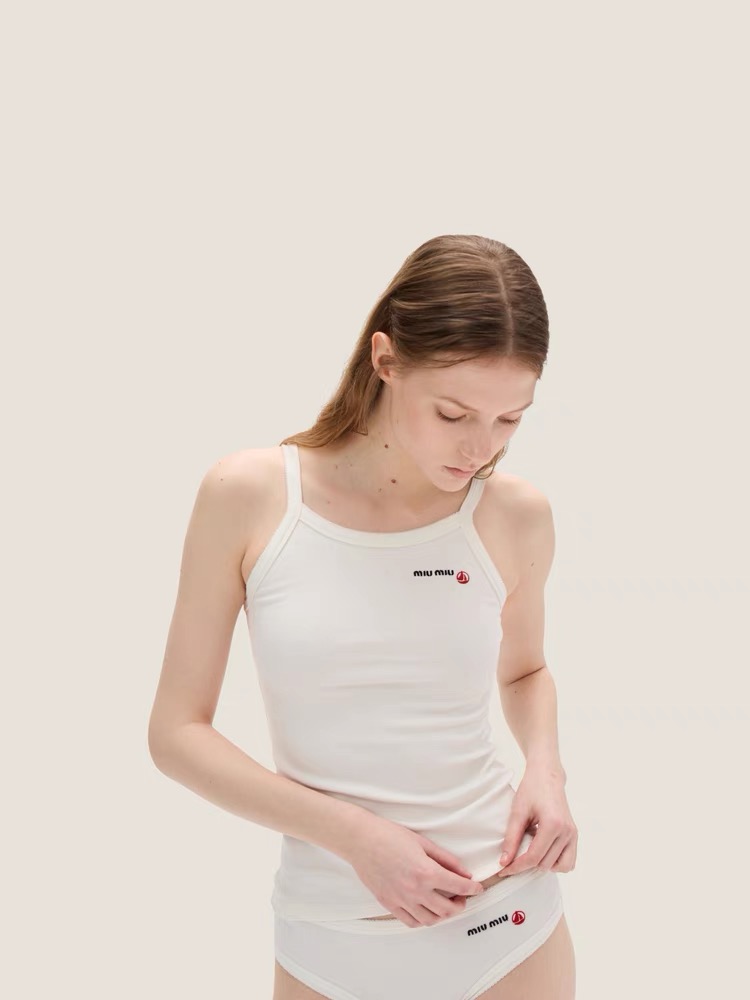 NO:311294,MiuM*u 25Ss early spring new model Petit Bateau X Miu co-branded briefs丨Exclusive yb development!  High-end production!  Simple sailing small embroidery with super high recognition, high density and texture!  Very versatile~~ The hip lifting effect is great and slim. Perfect workmanship and quality depends on the details!  Not returned or exchange for personal items. S/M/L, miumiu, alexander wang19860909批MiuM*u 25Ss早春新款 Petit Bateau X Miu联名款三角裤丨独家yb开发！高版出品！简约帆船小刺绣超高辨识度 面料高密度 有质感！ 非常的百搭~~ 提臀效果很棒 也很修身 完美做工品质看细节！注贴身物品不退换  现货发售 S/M/L,,miumiu,alexander wang,Women's clothing