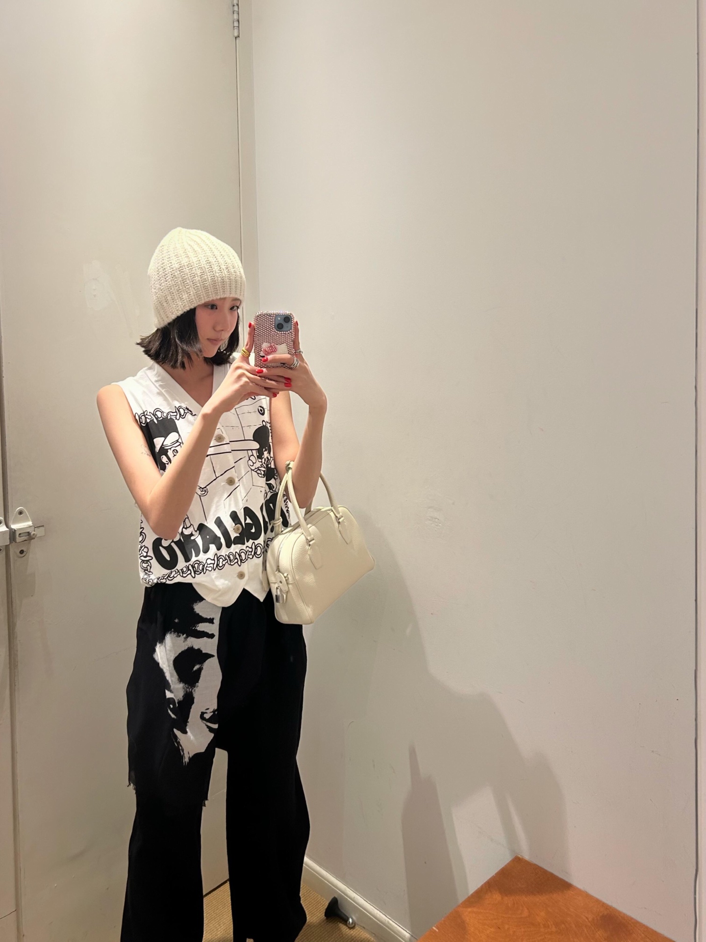 NO:323348,MAGLI*NO 25Ss early spring new style cute Pinocchio printed V-neck vest sleeveless top | Exclusive high-end production!  The vest is a short design. The single layering of all seasons perfectly sets off the waist and makes you look taller and thinner!  The style really embellishes the figure!  Suitable for girls of all sizes, cool and handsome!  A very exquisite one with details online. Sisters, please feel free to enter!  S/M/L, alexander wang19860909批 MAGLI*NO 25Ss早春新款 可爱匹诺曹印花V领马甲无袖上衣丨独家高版出品！马甲是短款的设计 四季单穿叠穿都完美衬托腰身显高显瘦！版型真的巨修饰身材！适合各种身材的女孩 酷飒又帅气！很精致的一款 细节在线 姐妹们放心入就对了！现货发售S/M/L,,alexander wang,Women's clothing