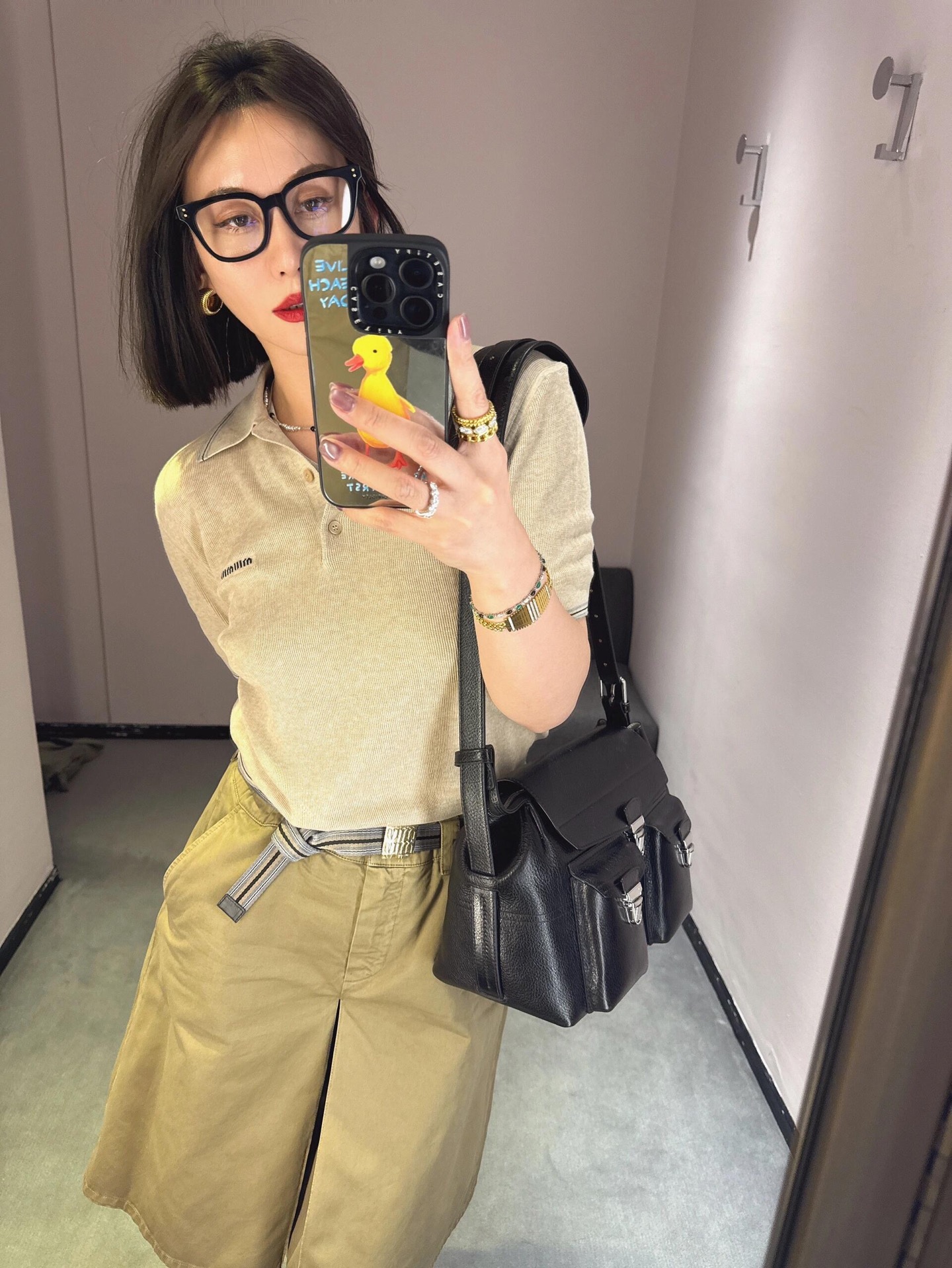 NO:313374,Batch Mium*u 25 spring and summer new products, letter micro-label polo collar short-sleeved knitted top | Exclusive yb development!  High-end production!  Must rush!  A super soft and breathable knitted top, a beautiful contrasting color design, simple and stylish, imported ultra-fine knitted, sports and leisure academy style~ it is very tunable when worn alone or layered!  Highly recommend the order-scoring speed!  S/M/L, miumiu, T-shirt, alexander wang19860909批 Mium*u 25春夏新品 字母微标polo领短袖针织上衣丨独家yb开发！高版出品！一定要冲！超级软糯透气的一件针织上衣 好耐看的撞色设计 简约又有格调 进口超细针针织而成 运动休闲学院风～单穿或叠穿都很有调调！强烈推荐砸单速度！现货发售 S/M/L,,miumiu,T-shirt,alexander wang,Women's clothing