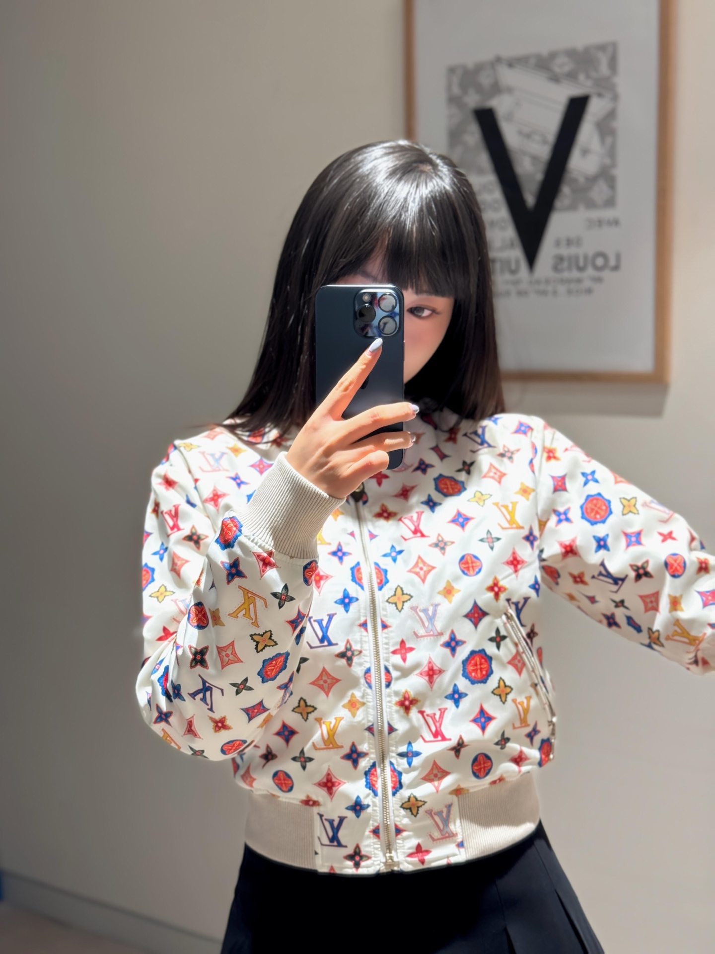 NO:320845,Batch Louis Vuit*on 25Ss early spring new style double-sided printed stand-up collar jacket | Exclusive yb development!  High-end production!  One side of solid color presbyopia print, the other side of solid color presbyopia picture jacquard, stand-up collar jacket cut style, top body handsome and versatile, one of the indispensable items every year, the details and workmanship quality is in place. S/M/L,,louis vuitton, jackets & coats, jackets & coats, alexander wang19860909批 Louis Vuit*on 25Ss早春新款 双面印花立领夹克外套丨独家yb开发！高版出品！一面纯色老花印花 一面纯色老花图提花 立领夹克剪裁版型上身帅气百搭 每年必不可缺的单品之一 细节做工品质全面到位.现货发售 S/M/L,,louis vuitton,jackets & coats,jackets & coats,alexander wang,Women's clothing