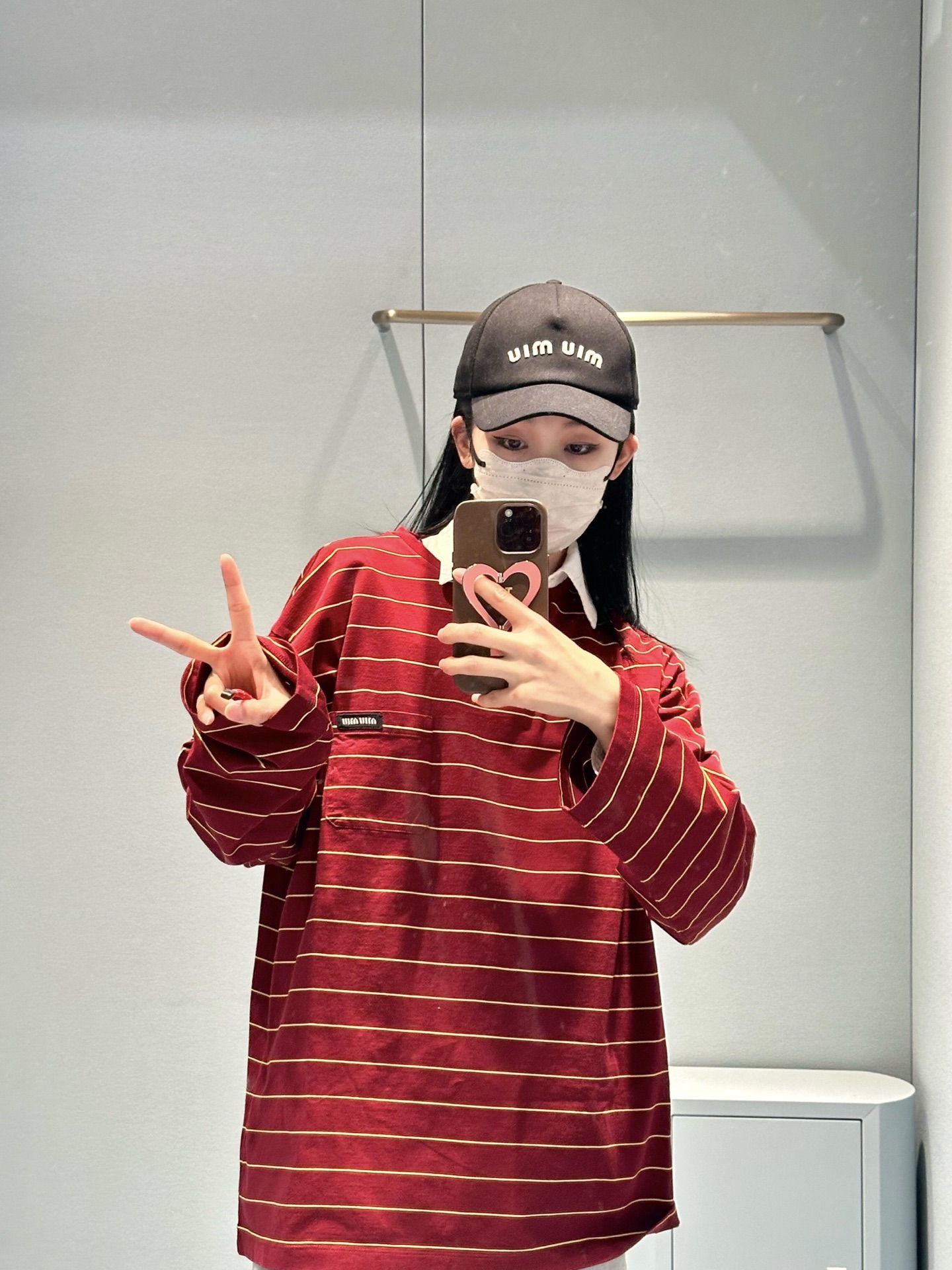 NO:320851,Batch Miu Mi* 25Ss early spring new style reddish brown striped long-sleeved round neck T-shirt | Exclusive yb development!  High-end production!  Made of plain cotton fabric Stripe pattern details Brand logo on chest Long straight-tube style Ribbed neckline and hem Same style for men and women Spot S/M/L,,miumiu,tees, t-shirt,alexander wang19860909批 Miu Mi* 25Ss早春新款 红棕条纹长袖圆领T恤丨独家yb开发！高版出品！采用平纹棉质面料制作 条纹图案细节 胸前饰有品牌标识贴布徽标 长款直筒版型 罗纹领口和下摆男女同款 现货发售 S/M/L,,miumiu,tees，t-shirt,alexander wang,Women's clothing