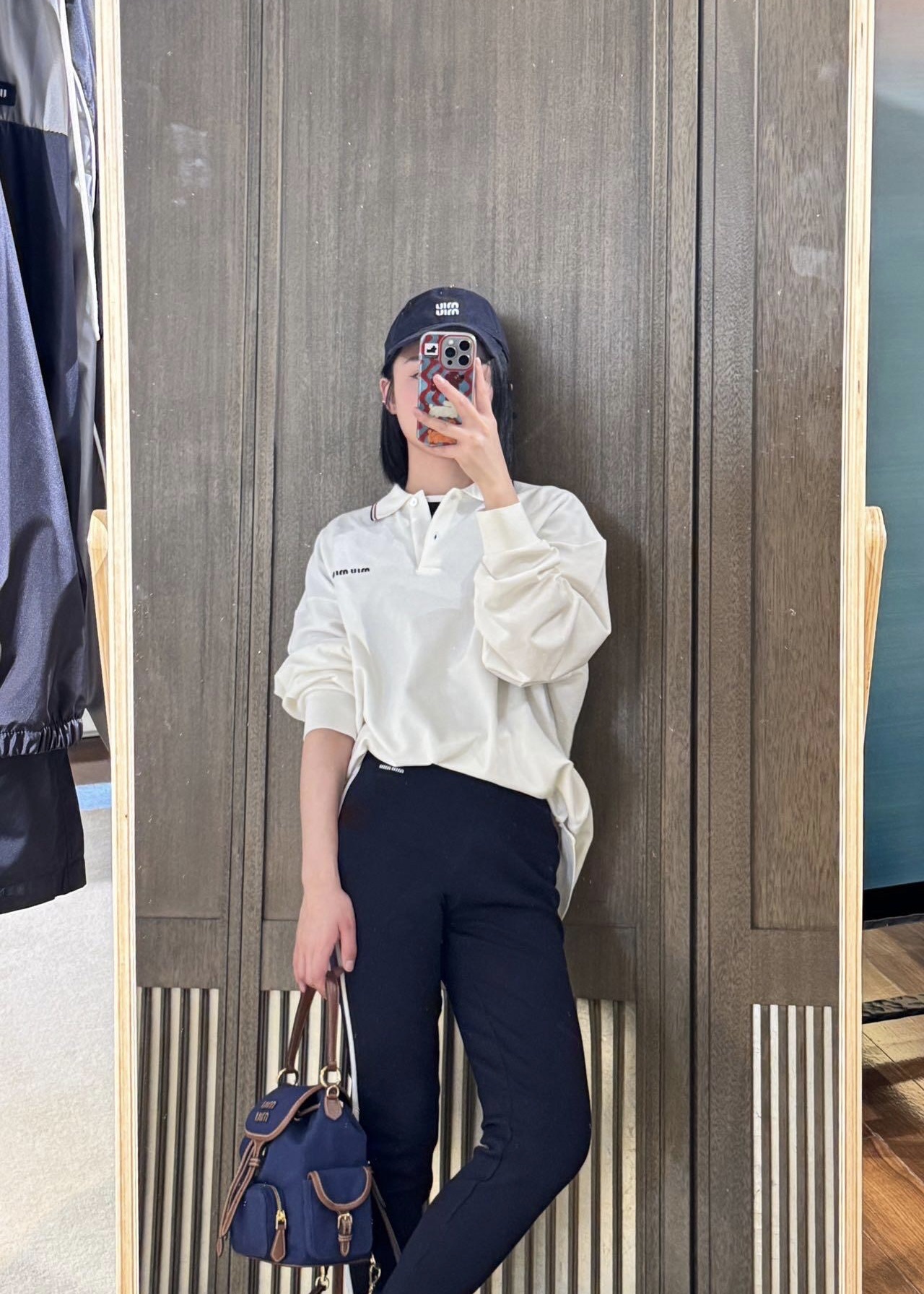 NO:321221,MiuMi* 25Ss spring and summer new style positioned embroidered letters white long-sleeved polo shirt | Exclusive yb development!  High-end production!  Love the fashionable style of intellectuals!  Overzise loose fit and fashionable essentials unlock all outfits!  Customized ribbed collars are fashionable and high-end!  Highly recommend the private retention model, available in stock S/M/L, miumiu, alexander wang19860909批MiuMi* 25Ss春夏新款 定位刺绣字母白色长袖polo衫丨独家yb开发！高版出品！超爱知识分子时髦风！overzise宽松版型时髦精必备单品解锁所有穿搭！定制配色罗纹领时髦又高级！强烈推荐自留款,现货发售 S/M/L,,miumiu,alexander wang,Women's clothing