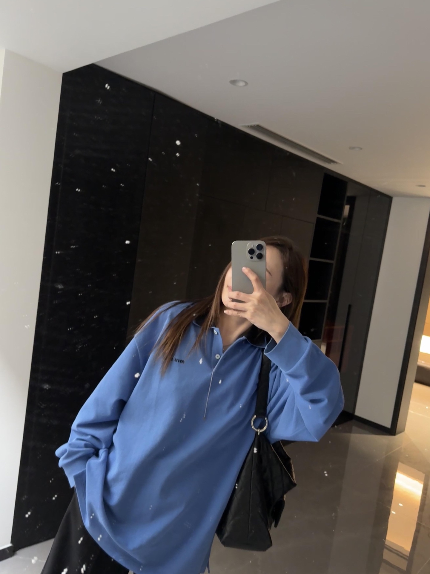 NO:322290,MiuMi* 25Ss spring and summer new style positioned embroidered letters blue long-sleeved polo shirt | Exclusive yb development!  High-end production!  Love the fashionable style of intellectuals!  Overzise loose fit and fashionable essentials unlock all outfits!  Customized contrasting double rib collars are stylish and high-end!  Highly recommend the private retention model, available in stock S/M/L, miumiu, alexander wang19860909批MiuMi* 25Ss春夏新款 定位刺绣字母蓝色长袖polo衫丨独家yb开发！高版出品！超爱知识分子时髦风！overzise宽松版型时髦精必备单品解锁所有穿搭！定制撞色双层罗纹领时髦又高级！强烈推荐自留款,现货发售 S/M/L,,miumiu,alexander wang,Women's clothing