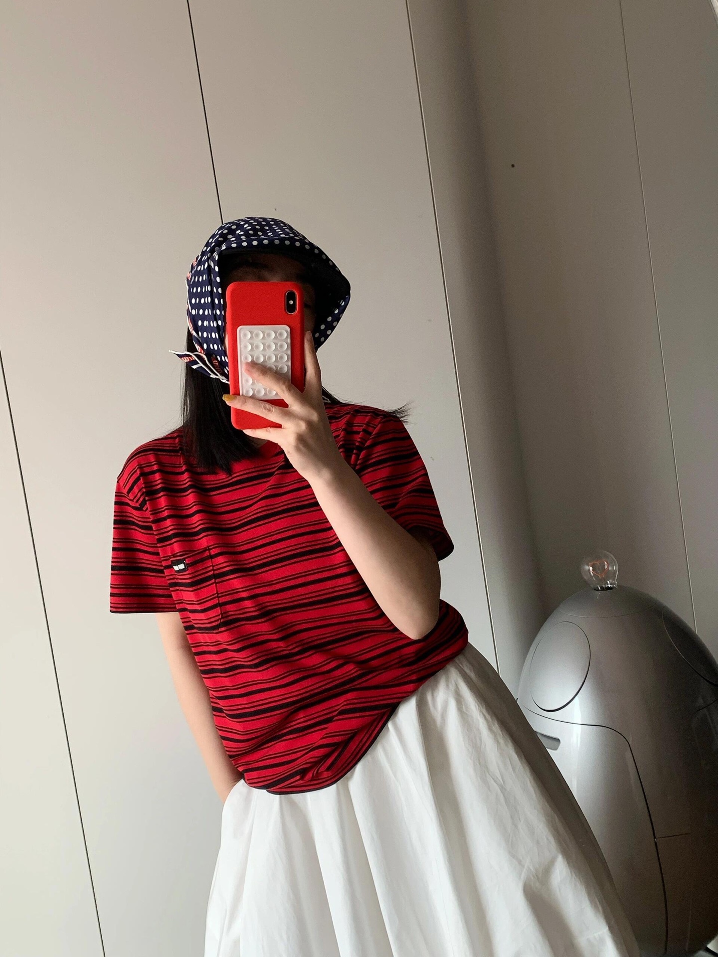 NO:322295,MiuMi* 25Ss early spring new style letter logo patch black and red striped short-sleeved T-shirt | Exclusive high-end production!  It has a girlish feel, fashionable style, and a very atmosphere. The striped color scheme is also fashionable and fashionable. The letters on the chest are jacquarded, low-key and quality. The fitting and loose style is very stylish when worn. You can wear it with shorts/skirts/yoga pants, and the inner wear is also very stylish!  S/M/L, miumiu, skirts, shorts, T-shirt,tees, t-shirt,alexander wang19860909批MiuMi* 25Ss早春新款 字母徽标贴布黑红条纹短袖T恤丨独家高版出品！很有少女感,时髦精风格,又很有氛围感.条纹配色也很洋气时髦.胸前口袋字母提花,低调有品质感.合身小宽松版型,穿上身就很有腔调,可以搭配短裤/半裙/瑜伽裤都可,内搭也很有风格！现货发售 S/M/L,,miumiu,skirts,shorts,T-shirt,tees，t-shirt,alexander wang,Women's clothing