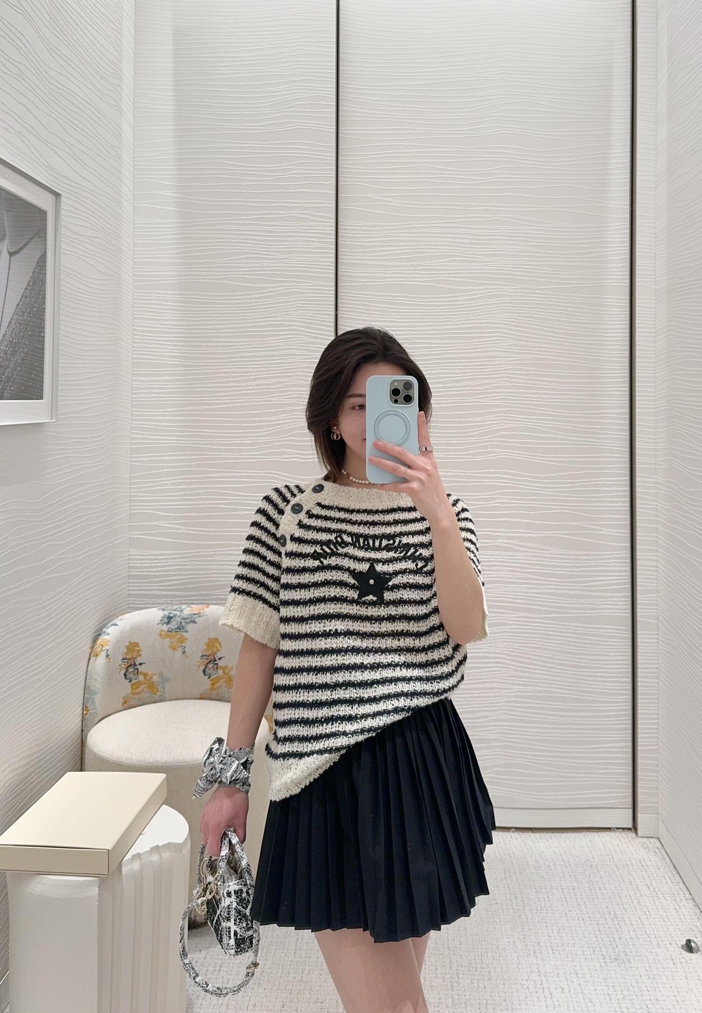 NO:322886,Batch Dio* 25SS Early Spring New Striped Knitted Short Sleeve Top 丨Exclusive YB development!  High-end production!  The original background color is blue with stripes, which is different from the black version on the market!  57 cotton 25 wool 18 days silk is very elastic!  Tiansilk is super breathable and sweat-absorbing!  S/M/L,dior,T-shirt,alexander wang19860909批 Dio* 25SS 早春新款 条纹针织短袖上衣 丨独家yb开发！高版出品！原底色条纹泛蓝,区别市面黑色版本！57棉25羊毛18天蚕丝弹性十足！天蚕丝超级透气吸汗！现货发售 S/M/L,,dior,T-shirt,alexander wang,Women's clothing