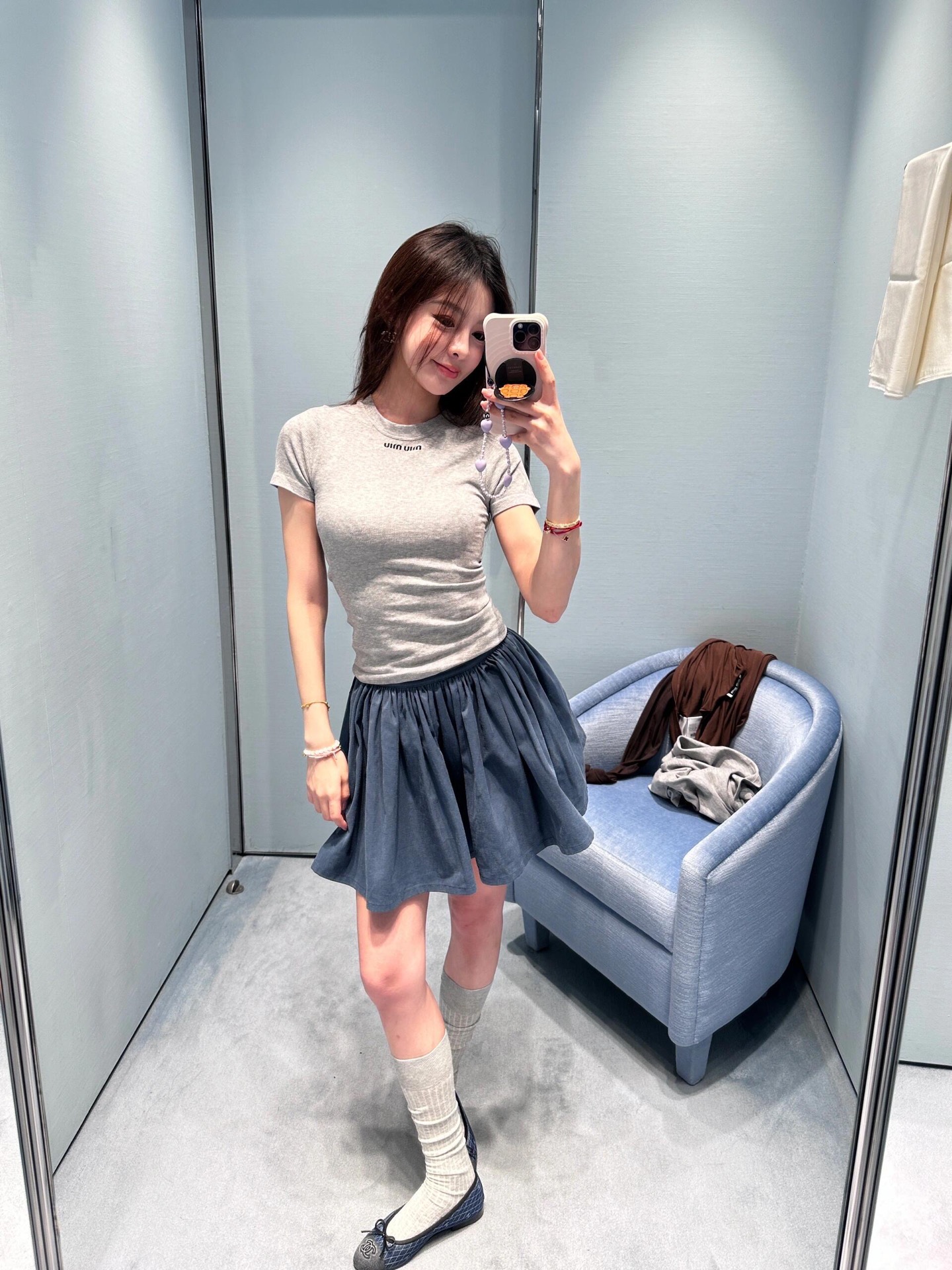 NO:717463,MiuMi* 26Ss new spring and summer gray chest letter embroidered round neck short-sleeved T-shirt | Exclusively developed by yb!  High quality production!  Imported high-thread-count pure cotton fabric has unrivaled texture!  The age-reducing girl’s temperament is versatile, and the classic slim-fit H-shaped version is great for slimming down!  A fashionable must-have item. The quality of workmanship depends on the details!  Ready for sale S/M/L,,miumiu,T-shirt,tees,t-shirt,19860909MiuMi* 26Ss春夏新款 灰色胸前字母刺绣圆领短袖T恤丨独家yb开发！高版出品！进口高支数纯棉面料质感无敌！减龄少女气质百搭,经典修身H版型巨减瘦！时髦必备单品.做工品质看细节！现货发售 S/M/L,,miumiu,T-shirt,tees，t-shirt,,Women's clothing