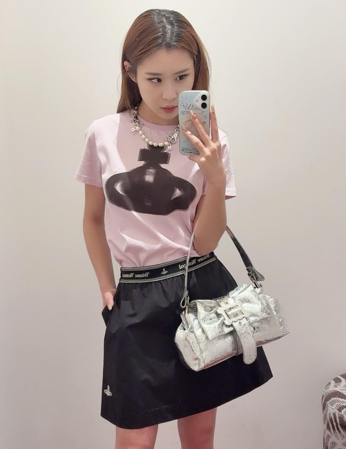 NO:323355,Batch VivieneWestwoo* 25Ss Early Spring New Saturn Embroidered Webbing Spliced ​​Skirt丨Exclusive High Edition Production!  The perfect style shows a good figure and is also very eye-catching when walking on the road. The A-shaped style is not picky at all. It immediately lengthens the body, modifys the lines and adds a sense of fashion!  Taking pictures is absolutely photogenic. The upper body is so nice!  Easy to grasp the advanced aura [666] The workmanship is really amazing. Fashion items that cannot be rejected~S/M/L, skirts, alexander wang19860909批 VivieneWestwoo* 25Ss早春新款 土星刺绣织带拼接半身裙丨独家高版出品！版型完美的展示出好身材走在路上也超吸睛超A字版型完全不挑人 立马拉长身形 修饰线条同时又增添时髦感！拍照也是绝对的上镜 上身太nice了！高级气场轻松拿捏[666]做工真的超级赞 无法拒绝的时尚单品～现货发售S/M/L,,skirts,alexander wang,Women's clothing