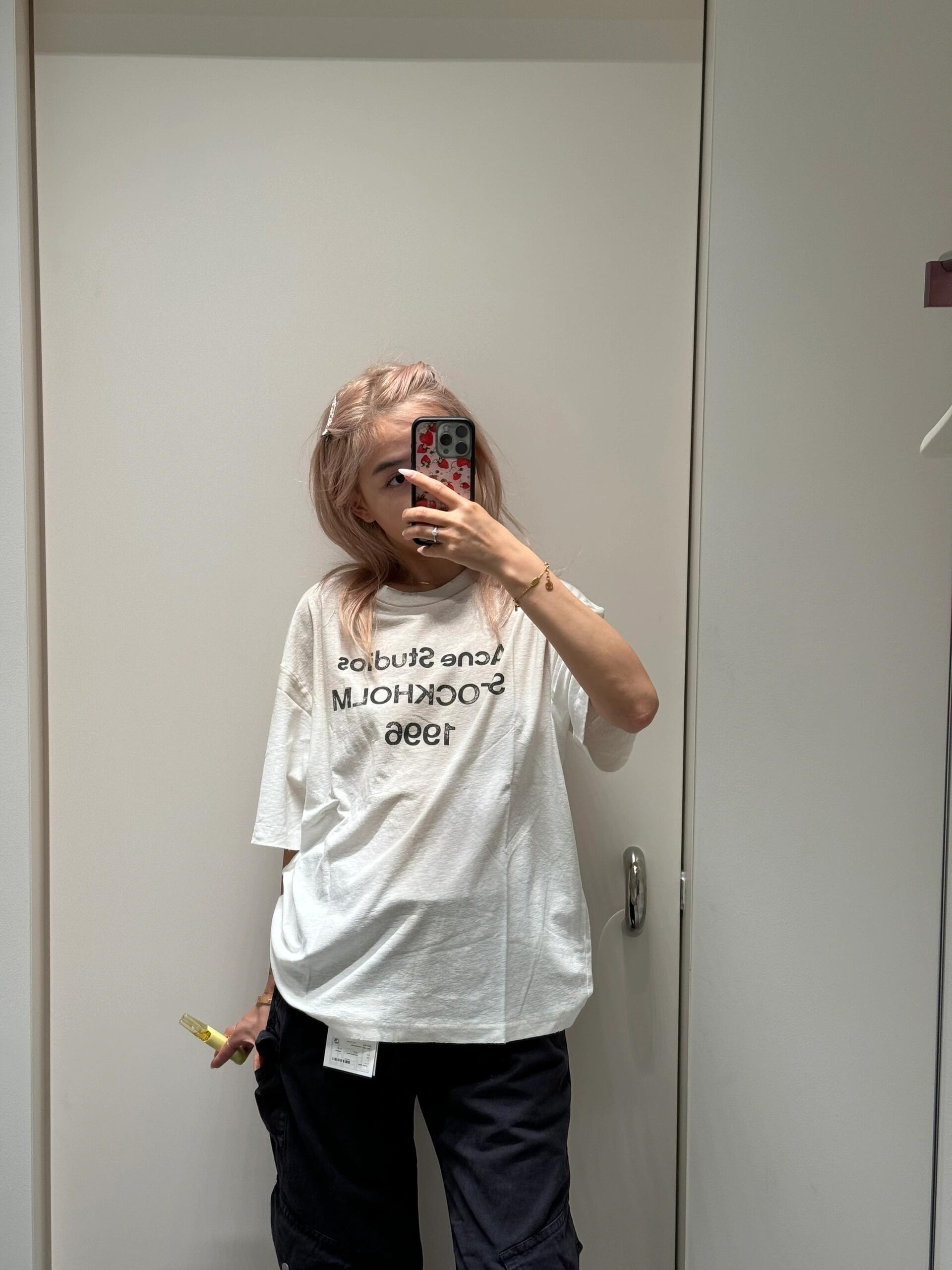 NO:323949,Acne Studio*s 25Ss early spring new style, classic 1996 fried color made old printed short-sleeved T-shirt丨Exclusive high-end production!  After the long sleeves become popular, the short sleeves are here. The cabinet price is still hard to find!! The old washing water is shaved and the gradient wear edges are crafted, and the huge light and breathable ~ cotton and linen fabric!  Perfect workmanship quality depends on the details. S/M/L, acne studios, T-shirt,tees, t-shirt,alexander wang19860909批Acne Studi*s 25Ss早春新款 经典1996炒色做旧印花短袖T恤丨独家高版出品！长袖火了之后 短袖来啦 柜柜公价,关键还一码难求 !!!做旧洗水晕染渐变磨破边工艺,巨巨巨轻薄透气～棉麻面料！完美做工品质看细节.现货发售 S/M/L,,acne studios,T-shirt,tees，t-shirt,alexander wang,Women's clothing