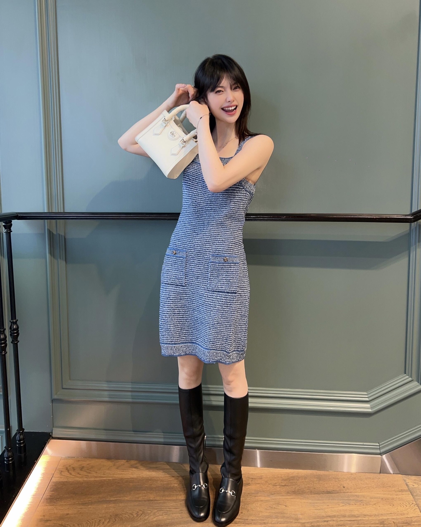 NO:323956,Bulk Guc*i 25Ss spring and summer new products, heavy retro twisted yarn knitted suspender dress丨Exclusive high-end production!  Quality control is a must!  The fixed-dye retro blue flower yarn sequin yarn is soft and thick, and the feel is superb!  Imported woven weaving method The short waist-hugging style is high-end, fashionable and versatile!  A must-have fashionable and high-end item for white and rich beauty!  S/M/L, gucci,skirts,alexander wang19860909批 Guc*i 25Ss春夏新品 重磅复古麻花彩纱针织吊带连衣裙丨独家高版出品！品质控必入！定染复古蓝花纱亮片纱线,软糯厚实的手感超赞！进口机织编织织法 短款收腰版型高级时髦又百搭！白富美必备时髦高级单品！ 现货发售 S/M/L,,gucci,skirts,alexander wang,Women's clothing