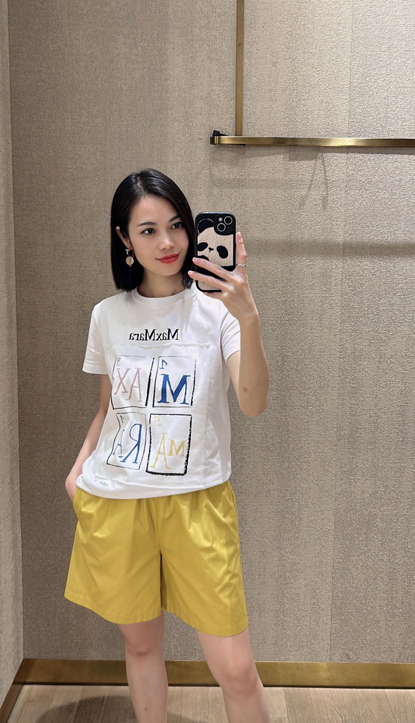 NO:323962,Max* 25sS spring and summer new products, graffiti printed patch embroidered short-sleeved T-shirts | Exclusive yb development!  High-end production!  Imported digital printing, handsome and fashionable!  The basic version is not picky about others and looks slim and versatile!  Highly recommend a must-have item!  Perfect workmanship quality depends on the details. S/M/L, T-shirt,tees, t-shirt,alexander wang19860909批 Max* 25sS春夏新品 涂鸦印花贴布绣短袖T恤丨独家yb开发！高版出品！进口数码印花,帅气又时髦！基础版型不挑人上身显瘦又百搭！强烈推荐必入单品！完美做工品质看细节.现货发售 S/M/L,,T-shirt,tees，t-shirt,alexander wang,Women's clothing