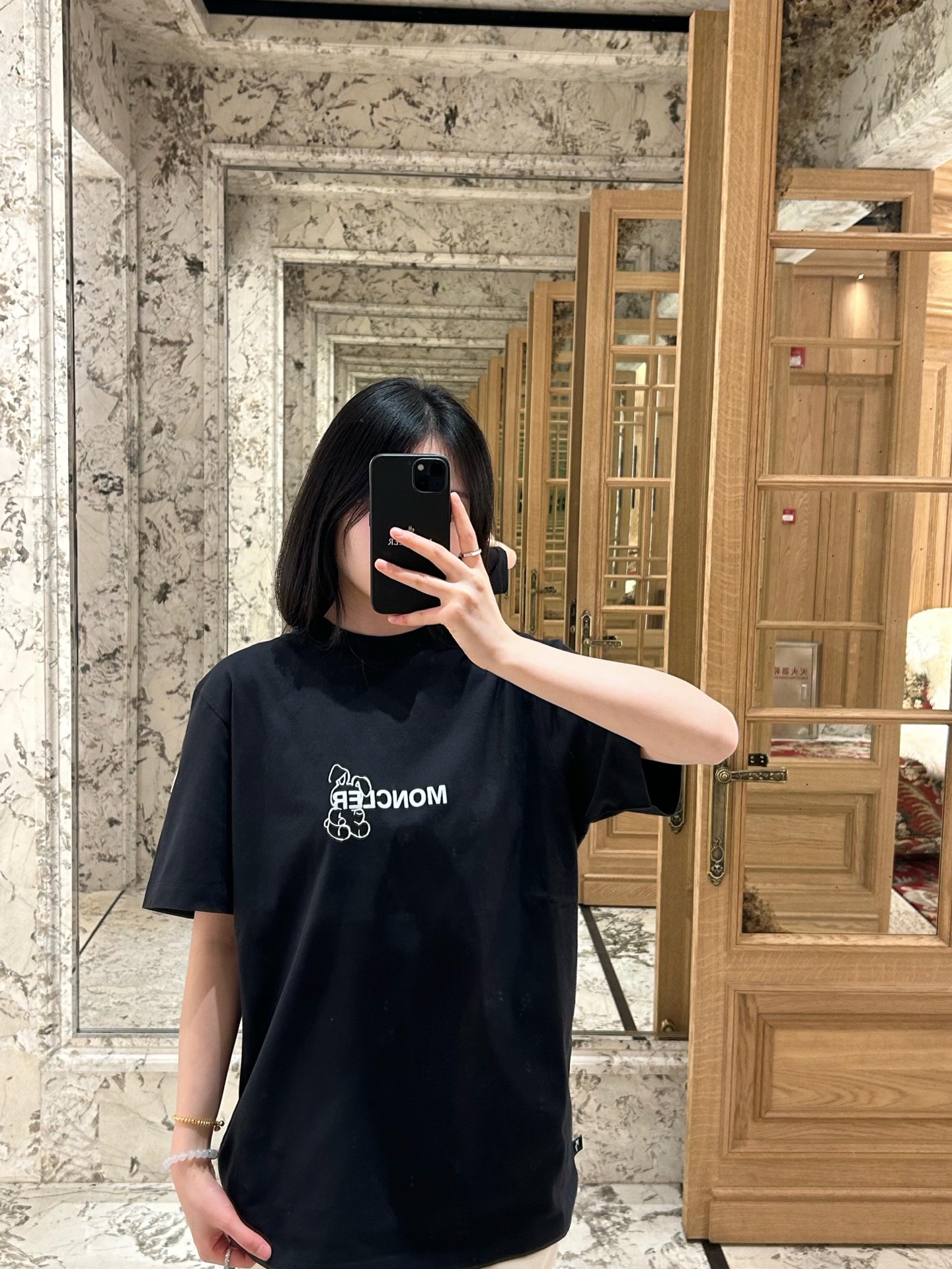 NO:324627,Moncl*r 25Ss new spring and summer style Fujiwara Hiroshi jointly created cartoon logo letter printed short-sleeved T-shirt | Exclusive yb development!  High-end production!  The latest theme of the new season: Hand-sleeved brand small badges. Our quality does not need too much explanation. Old customers know that they dare not take risks even if they don’t have anything to do in the first version!  The same model for men and women, in short, the model for Teng Master will not be disappointed every year!  S/M/L, T-shirt,tees,t-shirt,alexander wang19860909批 Moncl*r 25Ss春夏新款 藤原浩联名卡通logo字母印花短袖T恤丨独家yb开发！高版出品！新一季最新主题 手袖品牌小徽章 我们的品质不用过多的解释,老客都知道,做首版没点东西根本不敢冒险！男女同款,总之藤老师的款每年都不会失望！现货发售 S/M/L,,T-shirt,tees，t-shirt,alexander wang,Women's clothing