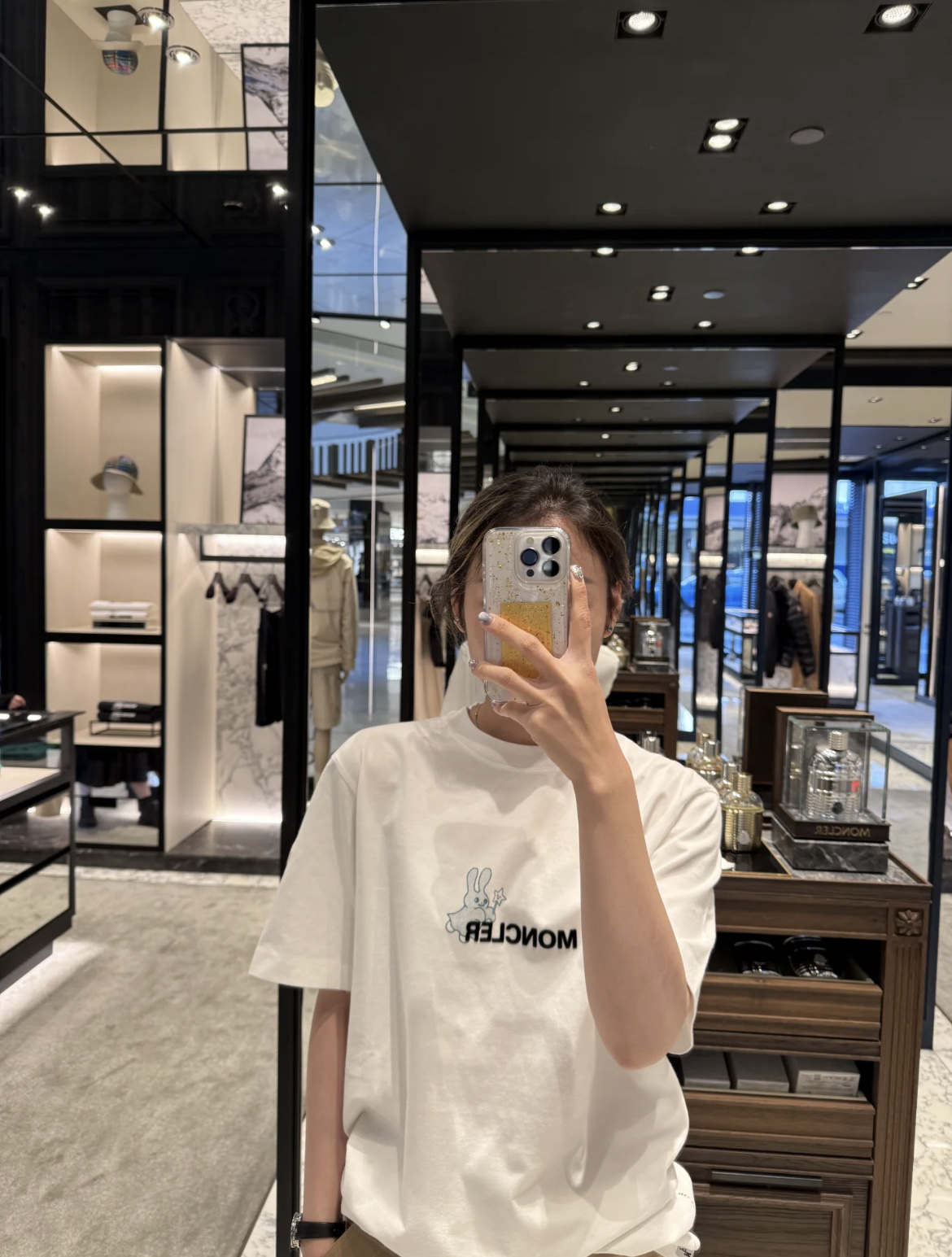 NO:325119,Moncl*r 25Ss new spring and summer style Fujiwara Hiroshi jointly created cartoon logo letter printed short-sleeved T-shirt | Exclusive yb development!  High-end production!  The latest theme of the new season: Hand-sleeved brand small badges. Our quality does not need too much explanation. Old customers know that they dare not take risks even if they don’t have anything to do in the first version!  The same model for men and women, in short, the model for Teng Master will not be disappointed every year!  S/M/L, T-shirt,tees,t-shirt,alexander wang19860909批 Moncl*r 25Ss春夏新款 藤原浩联名卡通logo字母印花短袖T恤丨独家yb开发！高版出品！新一季最新主题 手袖品牌小徽章 我们的品质不用过多的解释,老客都知道,做首版没点东西根本不敢冒险！男女同款,总之藤老师的款每年都不会失望！现货发售 S/M/L,,T-shirt,tees，t-shirt,alexander wang,Women's clothing