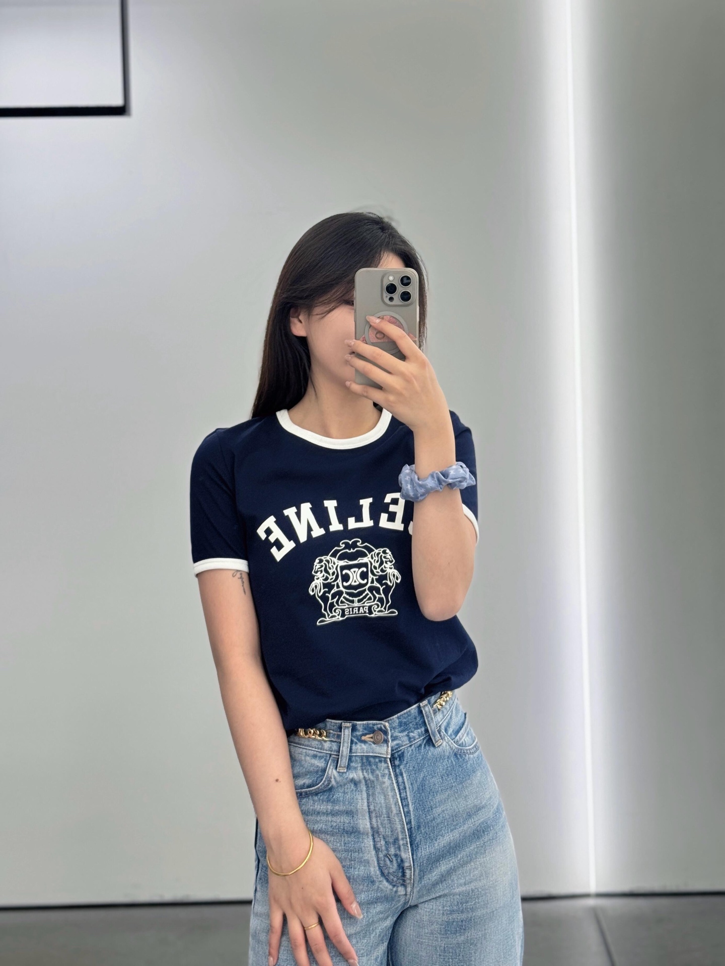 NO:325144,Cellin* 25Ss early spring new style college style pure cotton letter short-sleeved T-shirt | Exclusive yb development!  High-end production!  The imported pure cotton fabric has a great texture!  Customized contrasting color edging craftsmanship and temperament, girlish style, age-reducing and fashionable items!  Low-key and luxurious, versatile style, not picky about others, beautiful body!  The quality of workmanship depends on the details!  S/M/L, celine, T-shirt,tees, t-shirt,alexander wang19860909批 Celin* 25Ss早春新款 学院风纯棉字母短袖T恤丨独家yb开发！高版出品！进口纯棉面料质感超赞！定制撞色包边工艺气质少女风减龄又时髦单品！低调奢华,版型百搭不挑人上身美的不要不要的！做工品质看细节！现货发售S/M/L,,celine,T-shirt,tees，t-shirt,alexander wang,Women's clothing