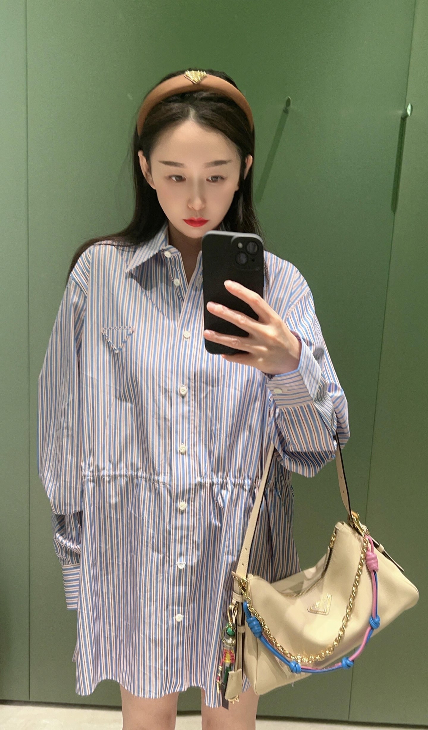 NO:326680,Prad* 25ss Spring and Summer New Style Color Block Striped Lapel Shirt Skirt | Exclusive YB Development!  High-end production!  The waist drawstring design can be adjusted by itself, with triangle patches on the chest embellishment, leisurely and age-reducing, the upper body is not picky at all, perfect workmanship quality depends on the details. S/M/L is available in stock, prada, skirts, shirts, alexander wang19860909Prad* 25ss春夏新款 拼色条纹翻领衬衫裙丨独家yb开发！高版出品！腰部抽绳设计可自行调节,胸前三角贴布对条点缀,休闲减龄,上身完全不挑人穿,完美做工品质看细节.现货发售S/M/L,,prada,skirts,shirts,alexander wang,Women's clothing