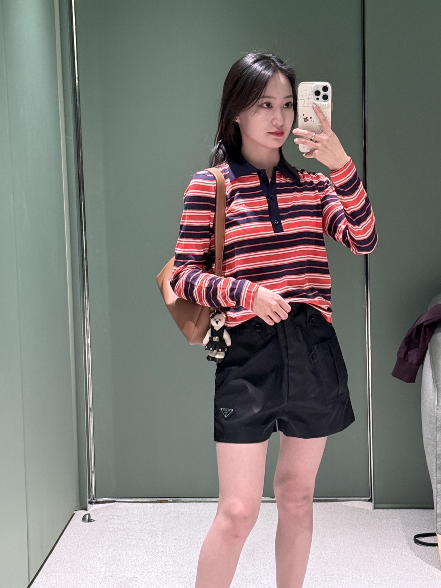 NO:319809,Batch Prad* 25Ss Spring and Summer New Style High Waist Triangle Logo Straight Nylon Shorts | Exclusive YB Development!  High-end production!  A stylish and functional item!  High-end texture, tasteful, casual and handsome!  Customized nylon fabrics are windproof and waterproof, and the cabinet quality is required to perfect the workmanship and quality depends on the details. S/M/L is available in stock, prada, shorts, alexander wang19860909批 Prad* 25Ss春夏新款 高腰三角徽标直筒尼龙短裤丨独家yb开发！高版出品！兼具时尚与功能性单品！高级质感 自带品味,休闲帅气！定制尼龙面料防风又防水,要求柜柜品质的来完美做工品质看细节,现货发售S/M/L,,prada,shorts,alexander wang,Women's clothing