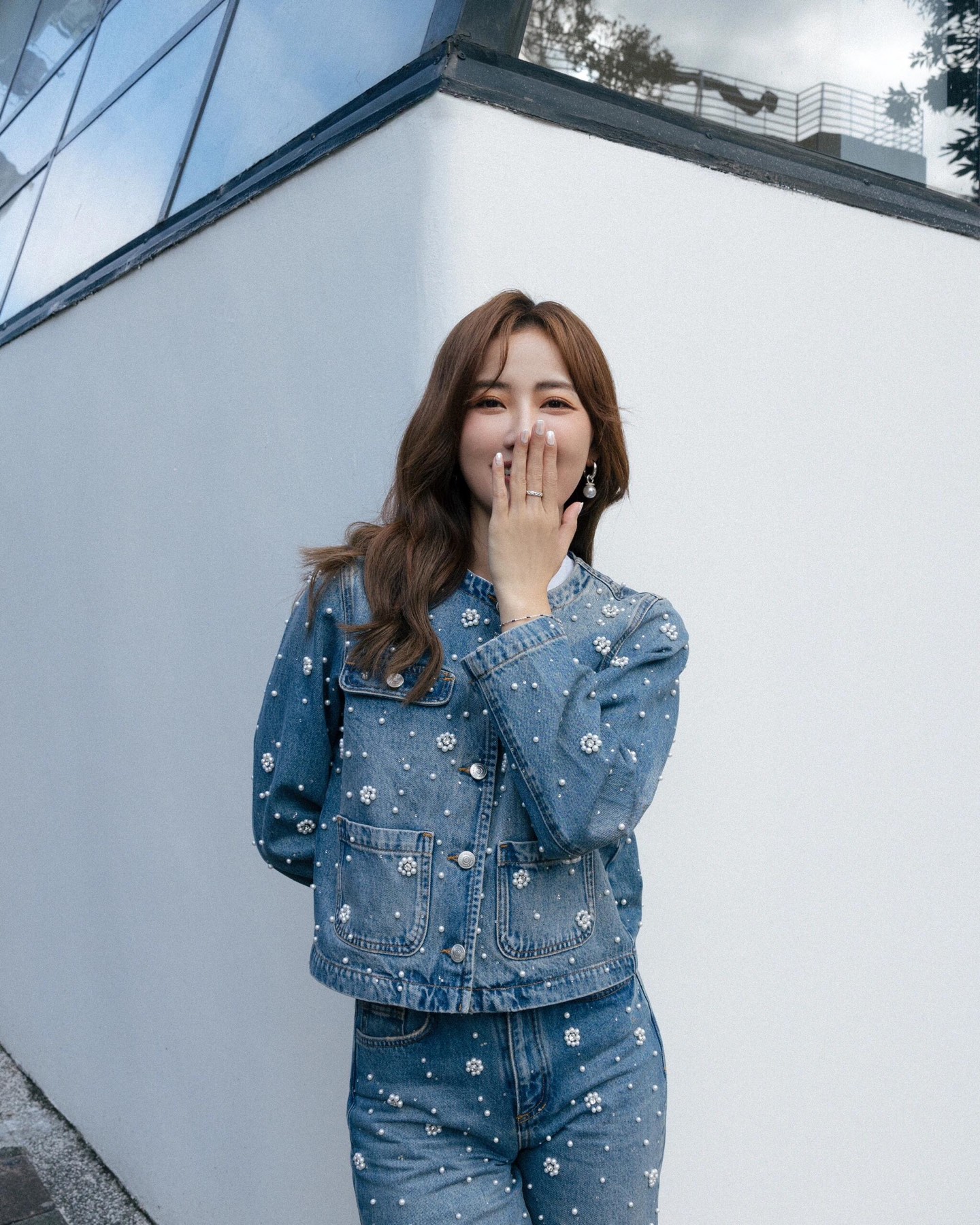 NO:317992,Jacket batch Pants batch Maj* 25Ss early spring new style Heavy industry flower beaded denim jacket   jeans suit | Exclusive yb development!  High-end production!  Double pocket short jacket with straight jeans, salty and sweet casual temperament girlish style, retro blue washing cowboy craft, comfortable and delicate texture, high-end and fashionable, highly recommended, a set of matching, S/M/L,, jeans, jackets & coats, jackets & coats, alexander wang19860909外套批 裤子批 Maj* 25Ss早春新款 重工花朵钉珠牛仔外套 牛仔裤套装丨独家yb开发！高版出品！双口袋短款夹克搭配直筒牛仔裤 可盐可甜休闲气质少女风 复古蓝洗水牛仔工艺 质感舒适细腻 高级又时髦 强烈推荐一套搭配 现货发售S/M/L,,jeans,jackets & coats,jackets & coats,alexander wang,Women's clothing