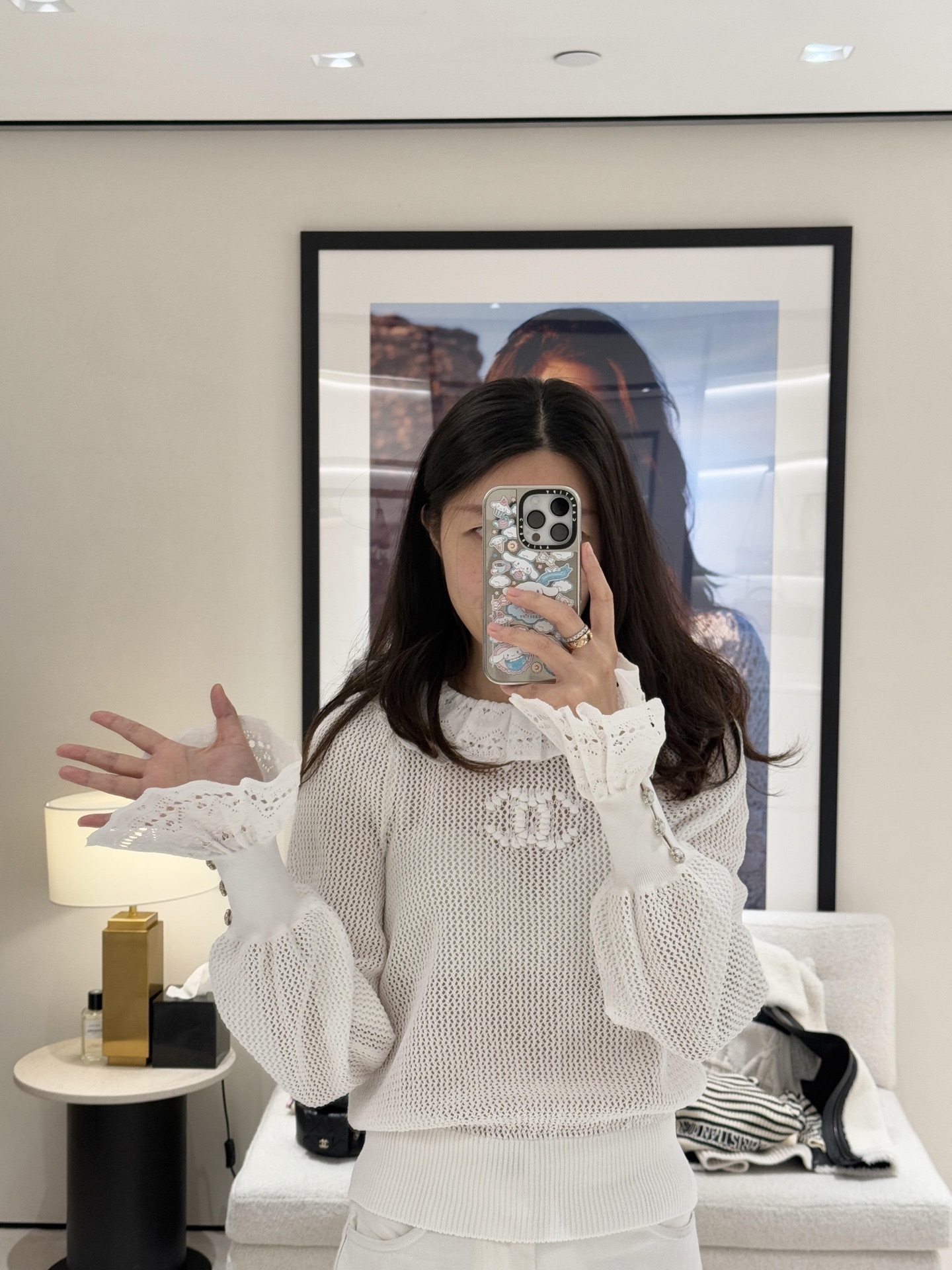 NO:317982,Category Chane* 25Ss early spring new style lotus leaf collar hollow flared sleeve knit top | Exclusive yb development!  High-end production!  Lotus leaf collar flap sleeve design, lace splicing is sweet and age-reducing, three-dimensional double C pattern embellishment on the chest, hollow woven texture, lazy and delicate and a little sexy, cotton blended yarn, comfortable and skin-friendly and breathable, loose style, slim and elegant upper body, on-site S/M/L,,chanel,alexander wang19860909批 Chane* 25Ss早春新款 荷叶领镂空喇叭袖针织上衣丨独家yb开发！高版出品！荷叶领喇叭袖设计 蕾丝拼接甜美减龄 胸前立体双C图案点缀 镂空编织纹理 慵懒精致又带点小性感 棉质混纺纱线 舒适亲肤透气 宽松版型 上身显瘦又气质 现货发售S/M/L,,chanel,alexander wang,Women's clothing