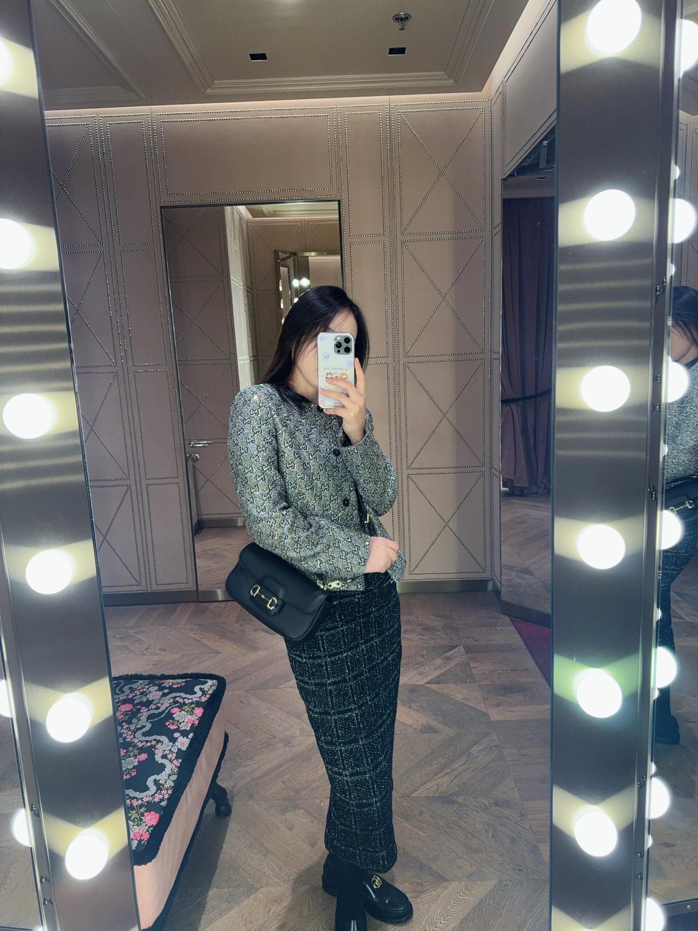 NO:317979,Bulk Gucc* 25Ss early spring new style full letters GG iron diamond wool tweed single-breasted jacket jacket | Exclusive yb development!  High-end production!  Coarse striped wool fabric creates a noble model. The same-body heavy-body silver wire woven texture is delicate and shiny and more noble. At the same time, the diamond distribution of double diamonds highlights the style, showing luxury while being elegant. The first choice for fashionable and stylish outfits in all seasons. The standard white and beautiful features are exquisite. The round buckle details of the exquisite fabric is very elegant. S/M/L, gucci, jackets & coats, jackets & coats, alexander wang19860909批 Gucc* 25Ss早春新款 满字母GG烫钻羊毛花呢单排扣夹克外套丨独家yb开发！高版出品！粗花条纹毛呢面料打造贵气典范 同体重工银丝编织纹理 细腻发光愈发贵气 同时以菱形分布烫钻双G突显格调 尽显奢华的同时不失雅致 四季气质时髦精的穿搭首选 白富美标配 精致本布圆扣细节 品相十足 现货发售S/M/L,,gucci,jackets & coats,jackets & coats,alexander wang,Women's clothing