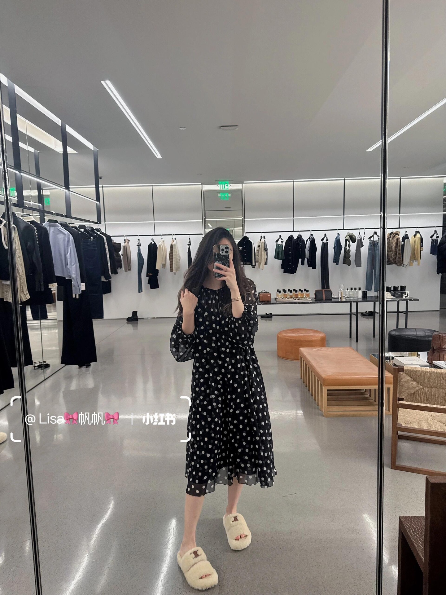 NO:320024,Celin* 25ss Spring and Summer New Style Contrast Color Polka Dot Decorative Long Sleeve Dress丨Exclusive High Edition Production!  Fresh vacation style, romantic and elegant white and rich beauty essential items, classic black and white polka dot logo prints, spring and summer single wear or inner wear are suitable for different occasions, allowing you to easily control S/M/L on sale in stock, celine, skirts, alexander wang19860909批 Celin* 25ss春夏新款 撞色波点装饰长袖连衣裙丨独家高版出品！清新的度假风气息 浪漫优雅的白富美必备单品 经典黑白波点logo印花图案 春夏单穿或内搭都很适穿不同场合 让你轻松驾驭 现货发售S/M/L,,celine,skirts,alexander wang,Women's clothing