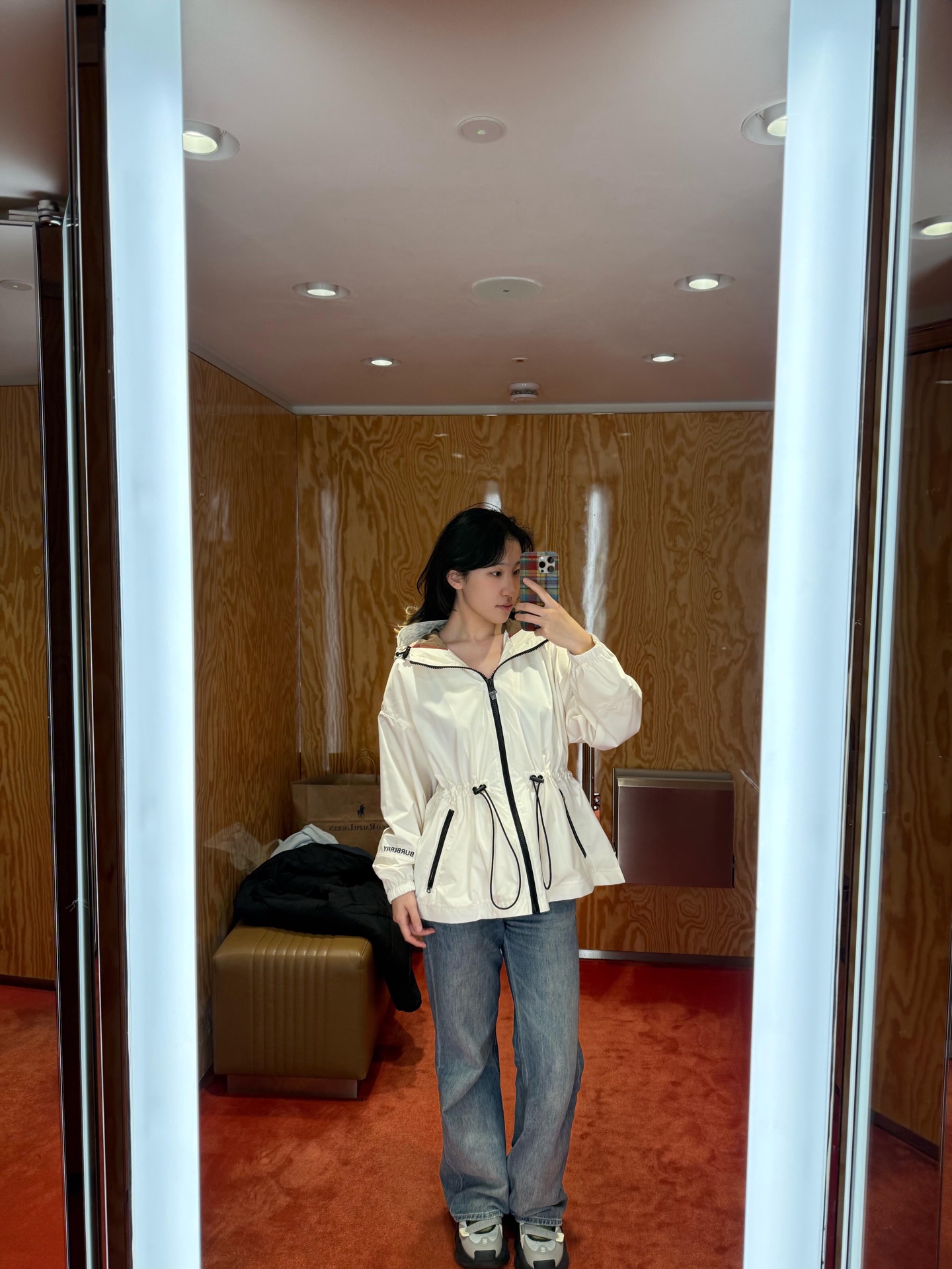 NO:318968,Batch Burbe*ry 25ss early spring new style lightweight nylon sunscreen jacket short jacket | Exclusive yb development!  High-end production!  Zipper hooded stand collar design, breathable mesh layer splicing casual style is versatile and not picky, and the B-shaped character is rich and diverse and handsome style. The counter develops hardware accessories zippers!  Workmanship quality depends on the details. S/M/L is available in stock, burberry, jackets & coats, jackets & coats, hats, alexander wang19860909批 Burbe*ry 25ss早春新款 轻盈尼龙防晒夹克短外套丨独家yb开发！高版出品！拉链连帽立领设计,透气网层拼接休闲版型百搭不挑人,B字丰富多元的帅气风格.专柜开发五金配件拉链！做工品质看细节.现货发售S/M/L,,burberry,jackets & coats,jackets & coats,hats,alexander wang,Women's clothing