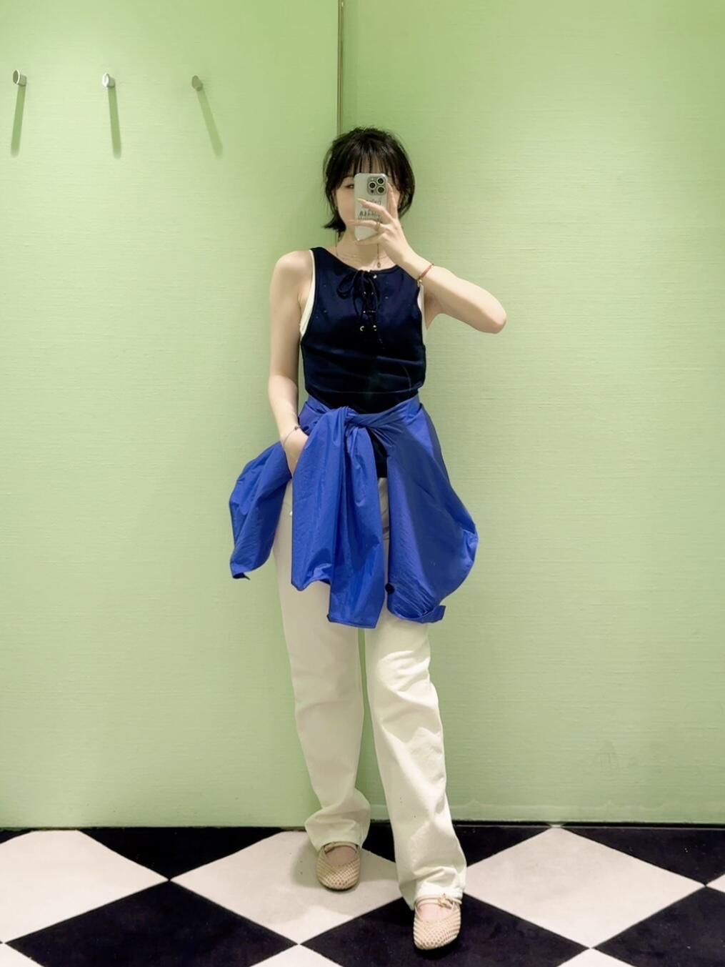 NO:318964,Prad* 25SS spring and summer new style, triangle sleeveless front and back two-wear drawstring vest丨Exclusive yb development!  High-end production!  Who can refuse P's elastic triangle vest? The classic cool and cool paired with jeans and short skirts are fashionable and full of high-end and versatile!  The triangle design has a very high recognition, the fabric is elastic and comfortable, and it looks super good whether worn alone or layered!  S/M/L, prada, skirts, jeans, alexander wang19860909批 Prad* 25SS春夏新款 三角标无袖正反两穿抽绳背心丨独家yb开发！高版出品！谁能拒绝P家的弹力三角标背心,经典酷飒随便搭配牛仔裤短裙时髦感拉满 高级又百搭！三角标设计辨识度超高,面料有弹力又舒适,不管单穿还是叠穿都超好看的！现货发售S/M/L,,prada,skirts,jeans,alexander wang,Women's clothing