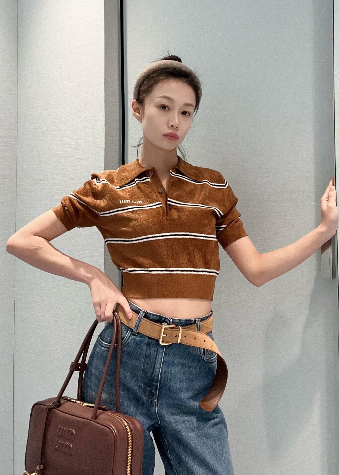 NO:319787,Batch Miumi* 25Ss Spring and Summer New Style High Waist Polo Short Sleeve Knitted Sweater | Exclusive YB Development!  High-end production!  It is a wool knitted, because the color is too special and has texture saturation, so it can only be dyed for a long period of time, but the color really looks white and skin tone, and the elasticity extends greatly. It will not really be awkward to stick tightly. Instead, it looks small and slim. It looks very good whether it is paired with short skirts and shorts or trousers. S/M/L is available in stock, miumiu, skirts, shorts, T-shirts, alexander wang19860909批 Miumi* 25Ss春夏新款 高腰polo短袖针织衫丨独家yb开发！高版出品！属于毛织,因为颜色太特别了,有质感的饱和度,只能定染色,周期长,但颜色真的上身显白衬肤色,弹力延伸大 又不会真的贴的紧紧的尴尬,反而显人小巧纸片,特别显瘦,不管是搭配短裙短裤还是长裤都很好看.现货发售S/M/L,,miumiu,skirts,shorts,T-shirt,alexander wang,Women's clothing