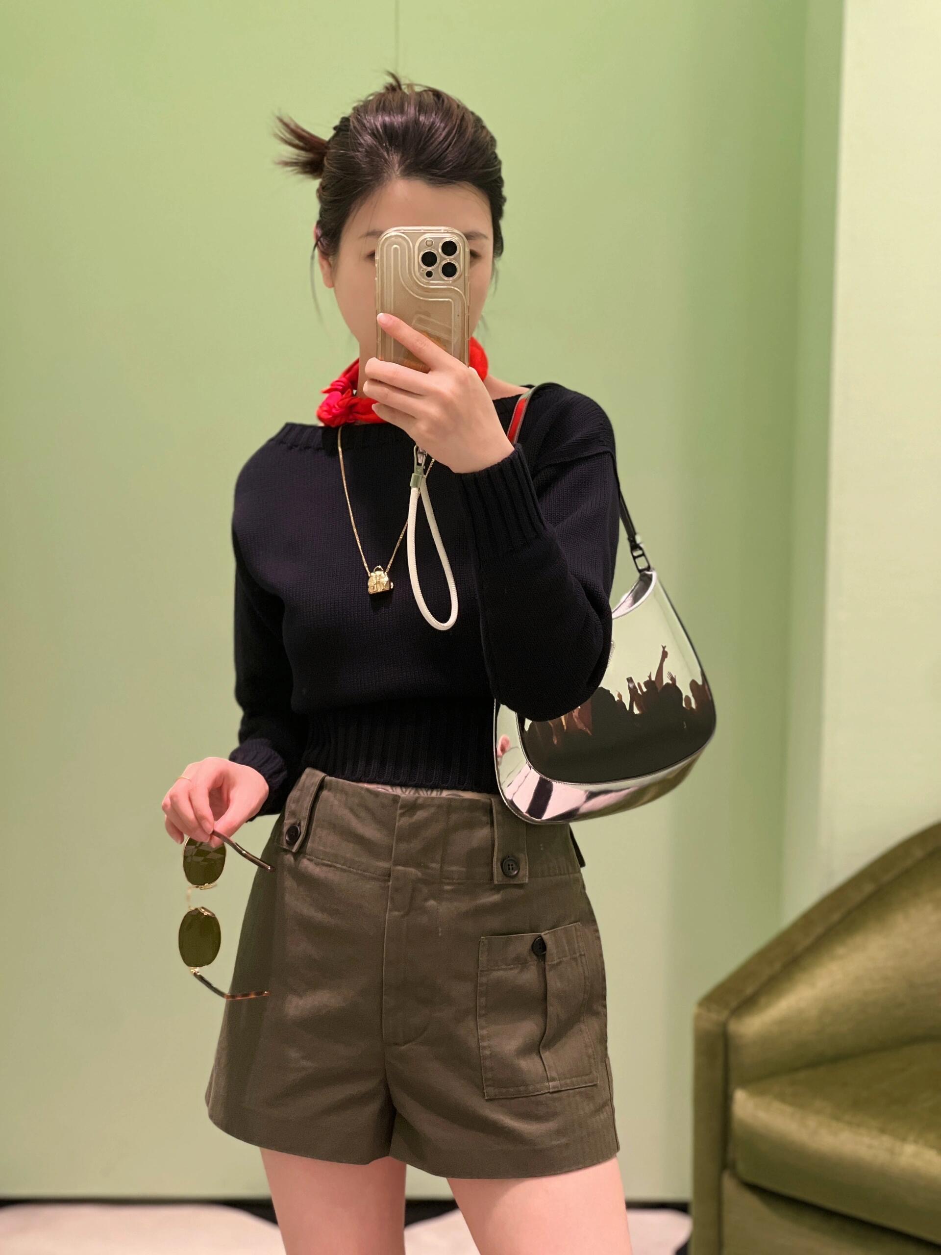 NO:319783,Batch Prad* 25Ss Spring and Summer New Style Green Simple Lace-up Working Pocket Shorts | Exclusive YB Development!  High-end production!  A comfortable style for daily life ~ close your eyes and full of layering!  Loose and lazy style, match casually!  Matched with various short ts to lengthen the body shape. It is a must-have item in spring and summer. It is fashionable and classic. It is fashionable and age-reducing. It is real, so comfortable that I don’t want to take it off. S/M/L is available in stock, prada, shorts, alexander wang19860909批 Prad* 25Ss春夏新款 绿色简约系带工装口袋短裤丨独家yb开发！高版出品！日常也舒服的款～闭眼入 层次感满满！松垮慵懒风 随意搭配！搭配各种短t 拉长身型 春夏天必备单品 时髦又经典 就是洋气减龄 而且是真的,舒服到不想脱下来.现货发售S/M/L,,prada,shorts,alexander wang,Women's clothing