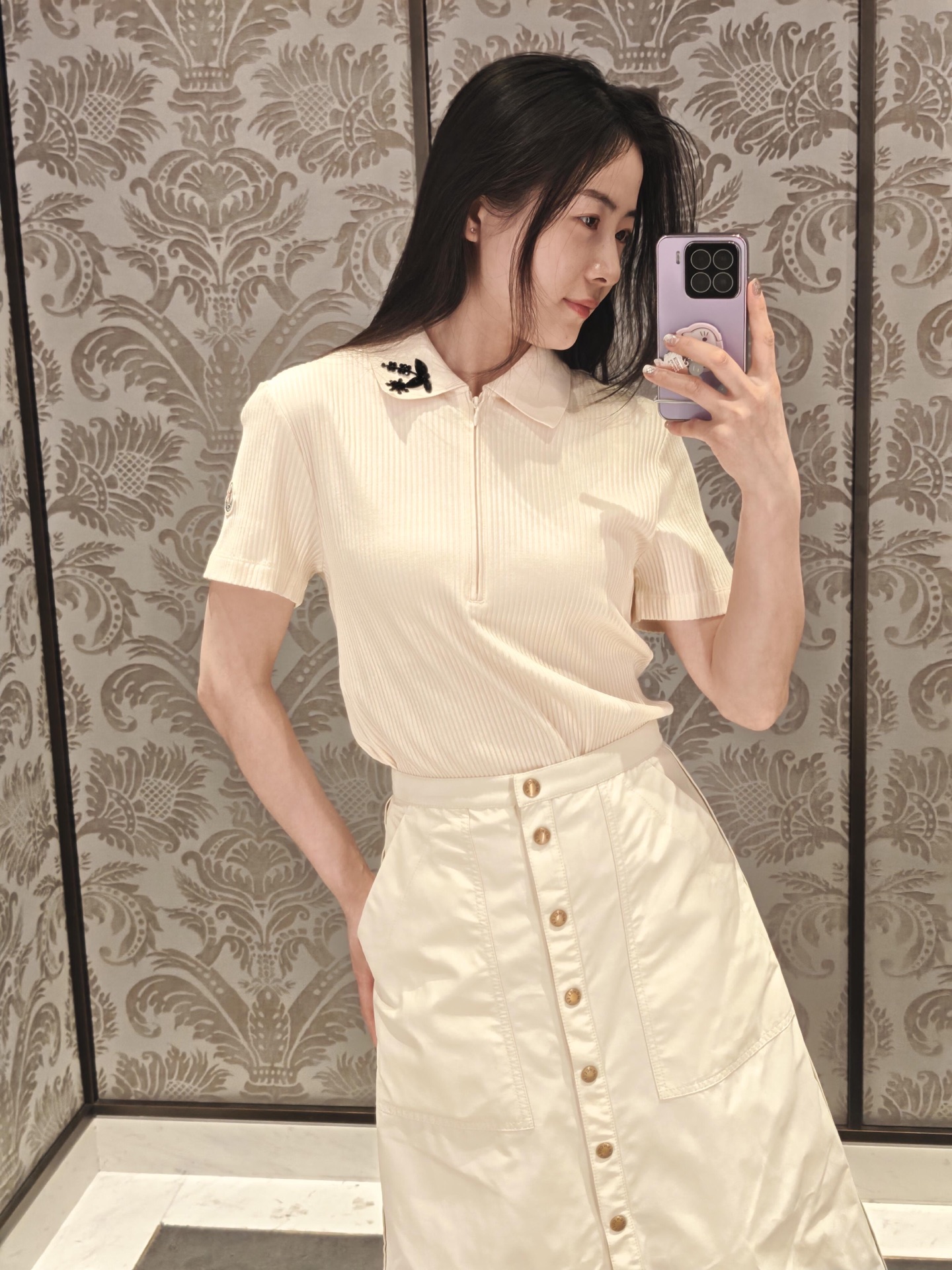 NO:319762,Batch Moncl* 25Ss Spring and Summer New Lapel Half Zipper Knitted Short Sleeve T-shirt | Exclusive High-end Production!  Super skin tone, exquisite regular version, huge slim upper body!  Customized hand-order beads, low-key and luxurious!  A must-have item for fashionable things unlocks all outfits!  Determine the quality of my home!  Classic items are fashionable and high-end, and the classic style is versatile and not picky!  S/M/L, T-shirt,tees,t-shirt,alexander wang19860909批 Moncl* 25Ss春夏新款 翻领半拉链针织短袖T恤丨独家高版本出品！超级衬托肤色 精致常规版型上身巨显瘦！定制手工订珠工艺 低调奢华！时髦精必备单品解锁所有穿搭！认准我家品质！经典单品时髦又高级 经典版型百搭不挑人！现货发售S/M/L,,T-shirt,tees，t-shirt,alexander wang,Women's clothing