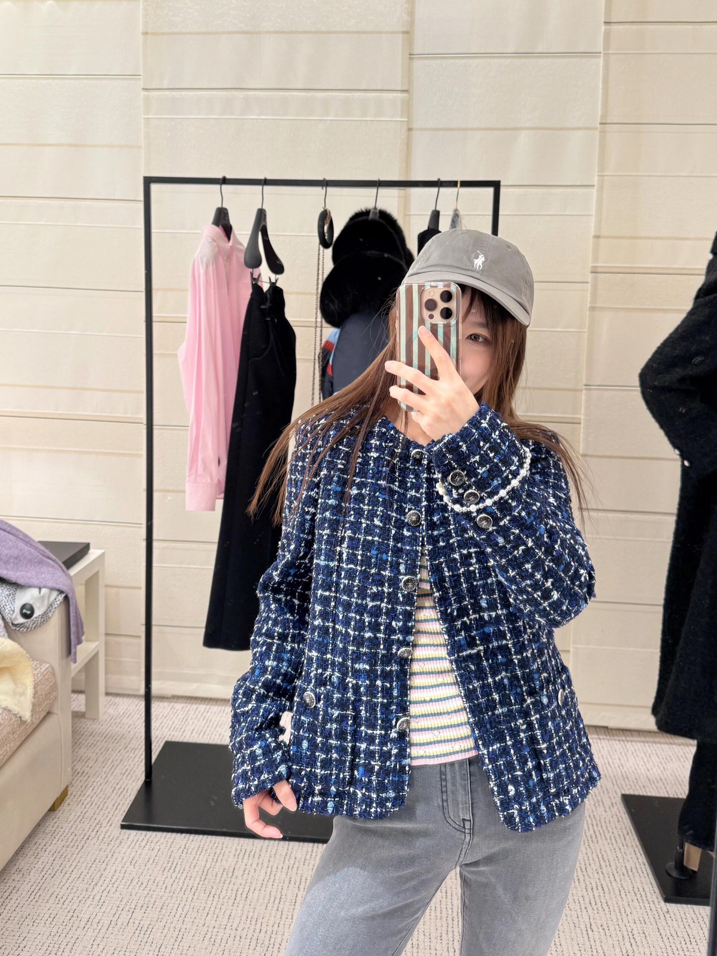 NO:320041,A total of Chane* 25P spring and summer new style streamer blue tweed jacket | Exclusive high-end production!  Round neck single-breasted design, retro royal blue color, fashionable and fashionable YB customized small plaid woven fabric, jacquard lining, straight-tube style, slim and temperament on the upper body, workmanship quality depends on the details!  S/M/L, Chanel, Jackets & coats,alexander wang19860909批 Chane* 25P春夏新款 流光蓝粗花呢外套丨独家高版出品！圆领单排扣设计 复古宝蓝色彩 时髦洋气 YB定制小格子编织面料 提花里衬 直筒版型 上身显瘦又气质 做工品质看细节！现货发售S/M/L,,chanel,jackets & coats,alexander wang,Women's clothing